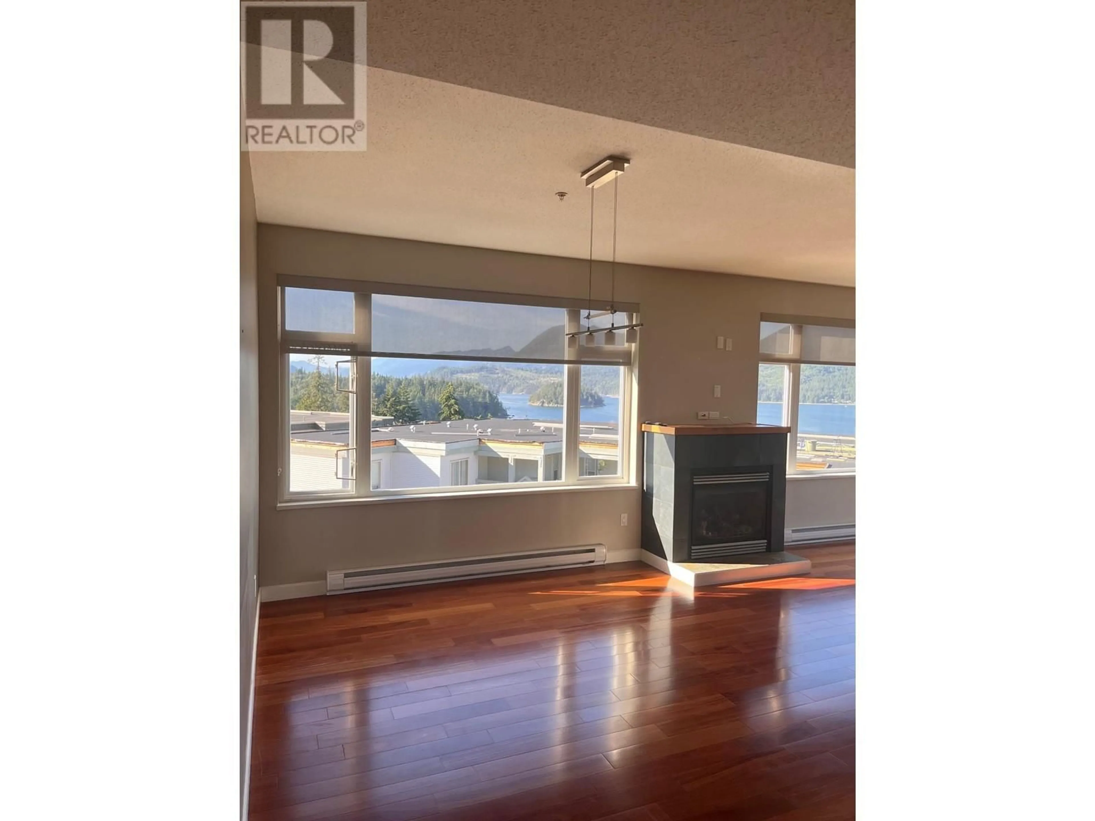 Living room, wood floors for 1 5780 TRAIL AVENUE, Sechelt British Columbia V7Z0K5