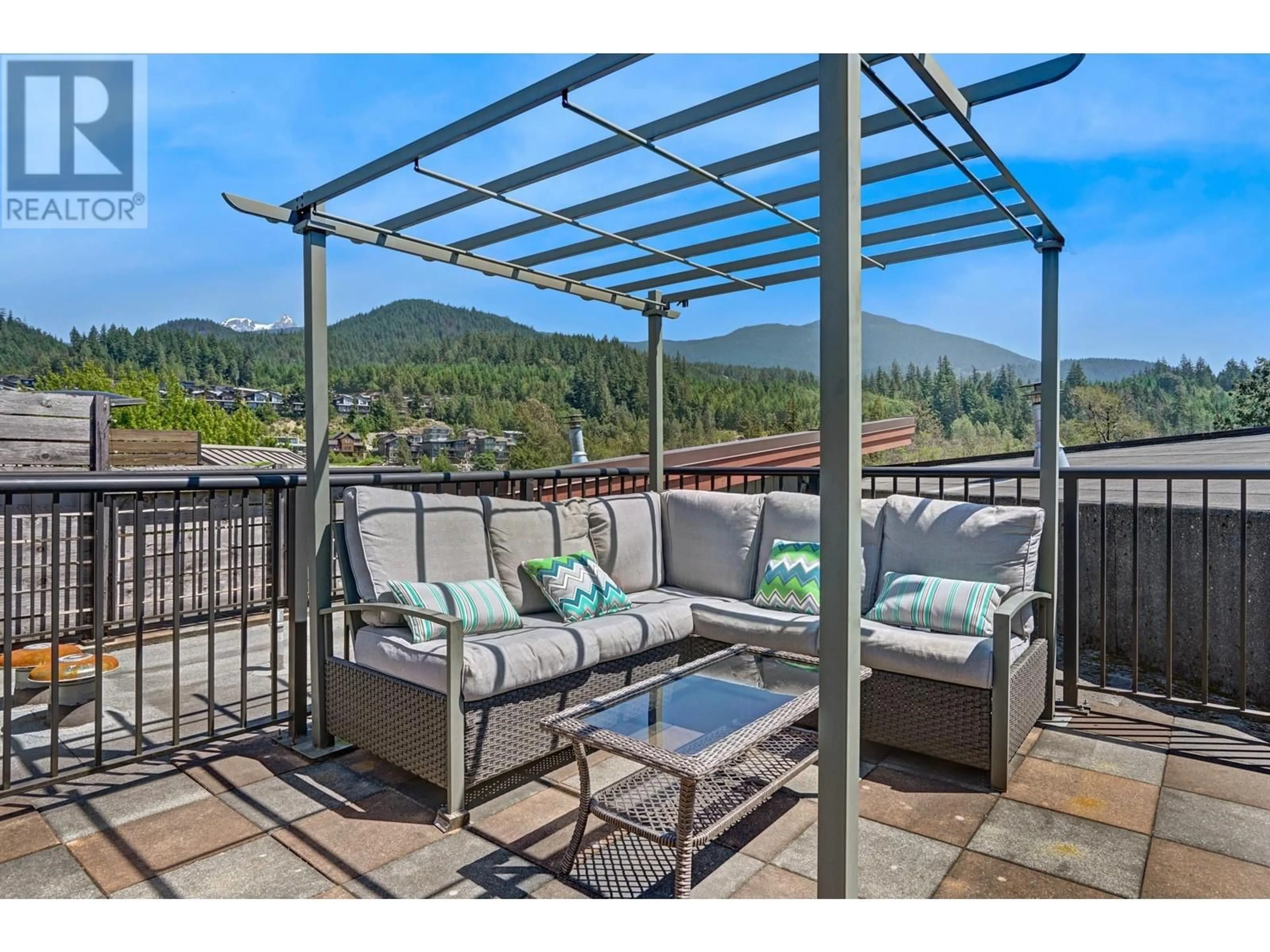 Patio, mountain view for 308 41105 TANTALUS ROAD, Squamish British Columbia V8B0N3