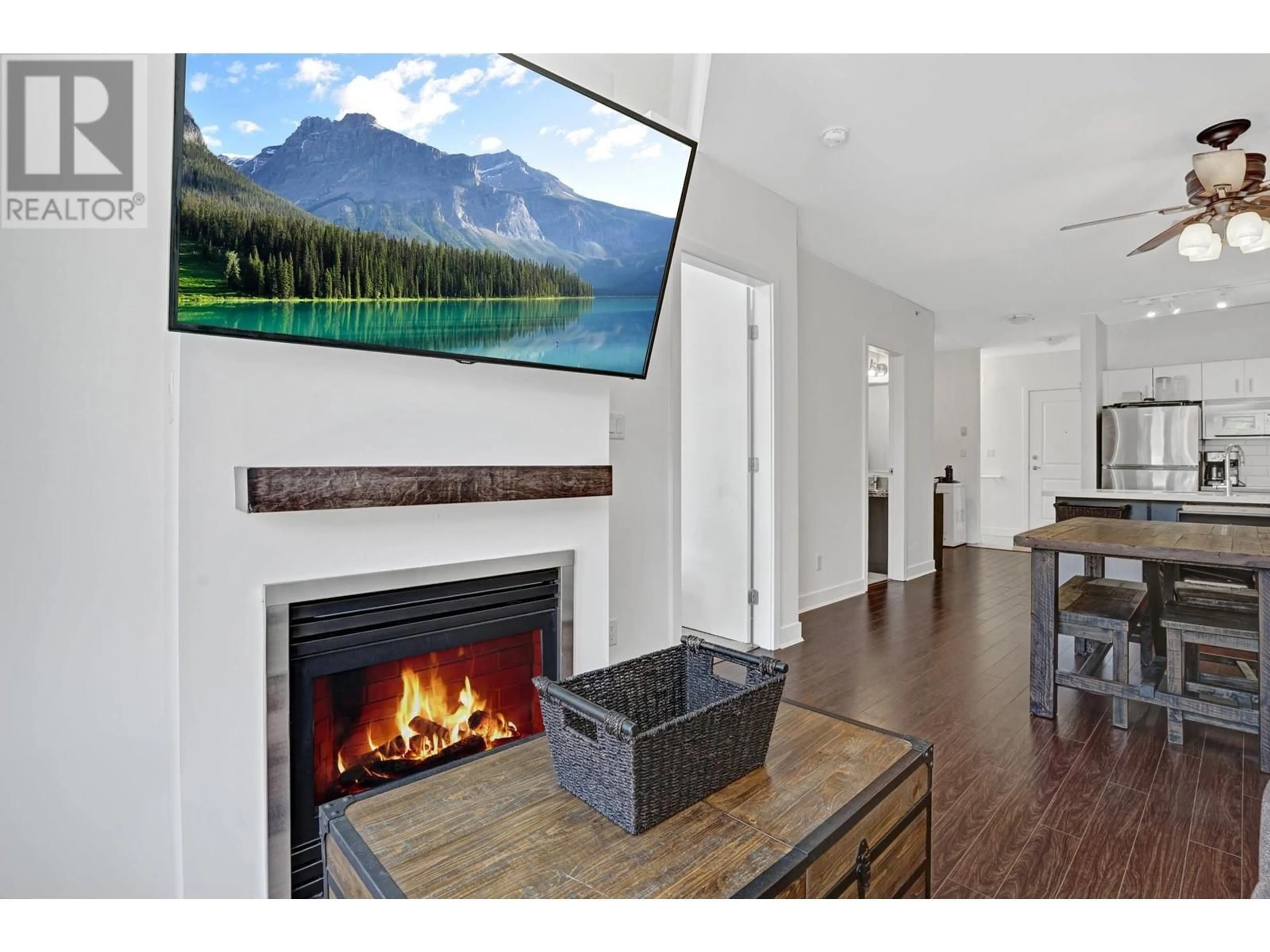 Home theater for 308 41105 TANTALUS ROAD, Squamish British Columbia V8B0N3