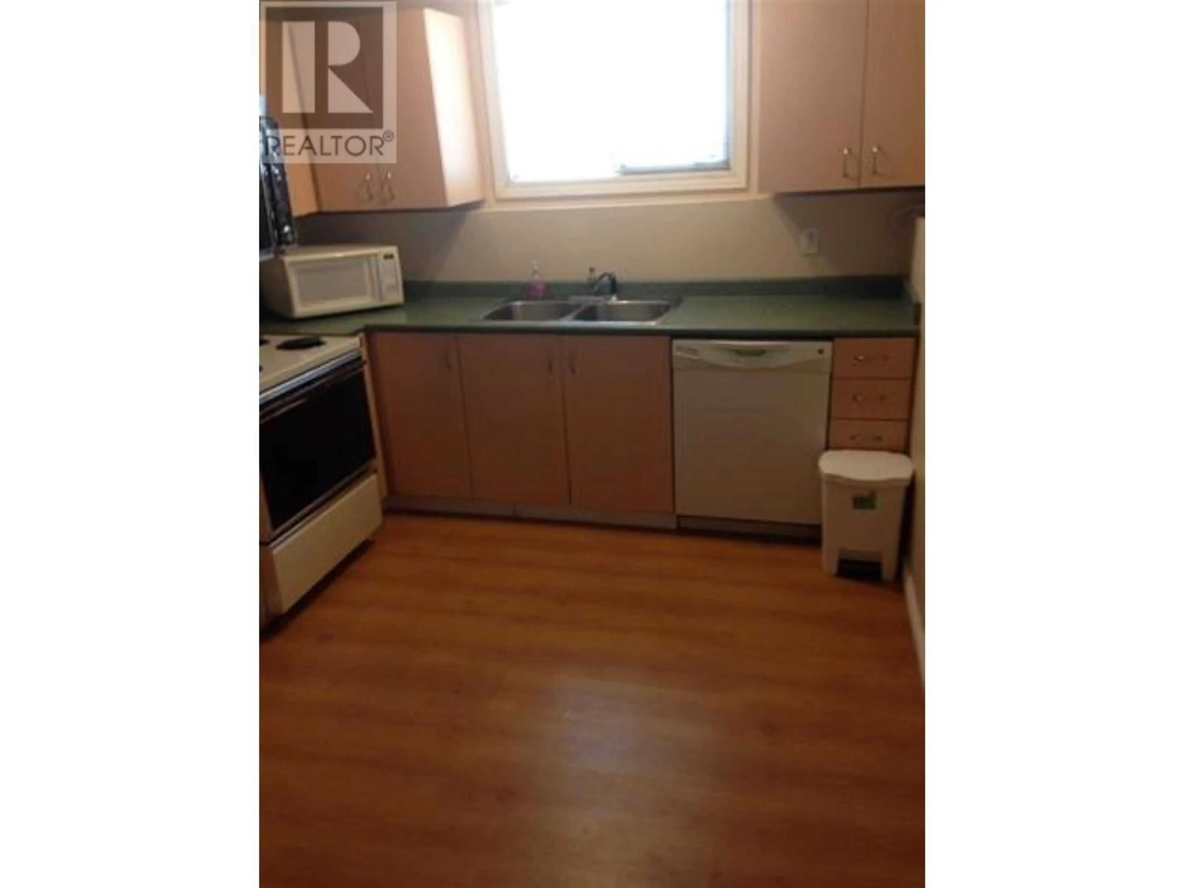 Standard kitchen, wood/laminate floor for 2147 SHAUGHNESSY STREET, Port Coquitlam British Columbia V3C3C6
