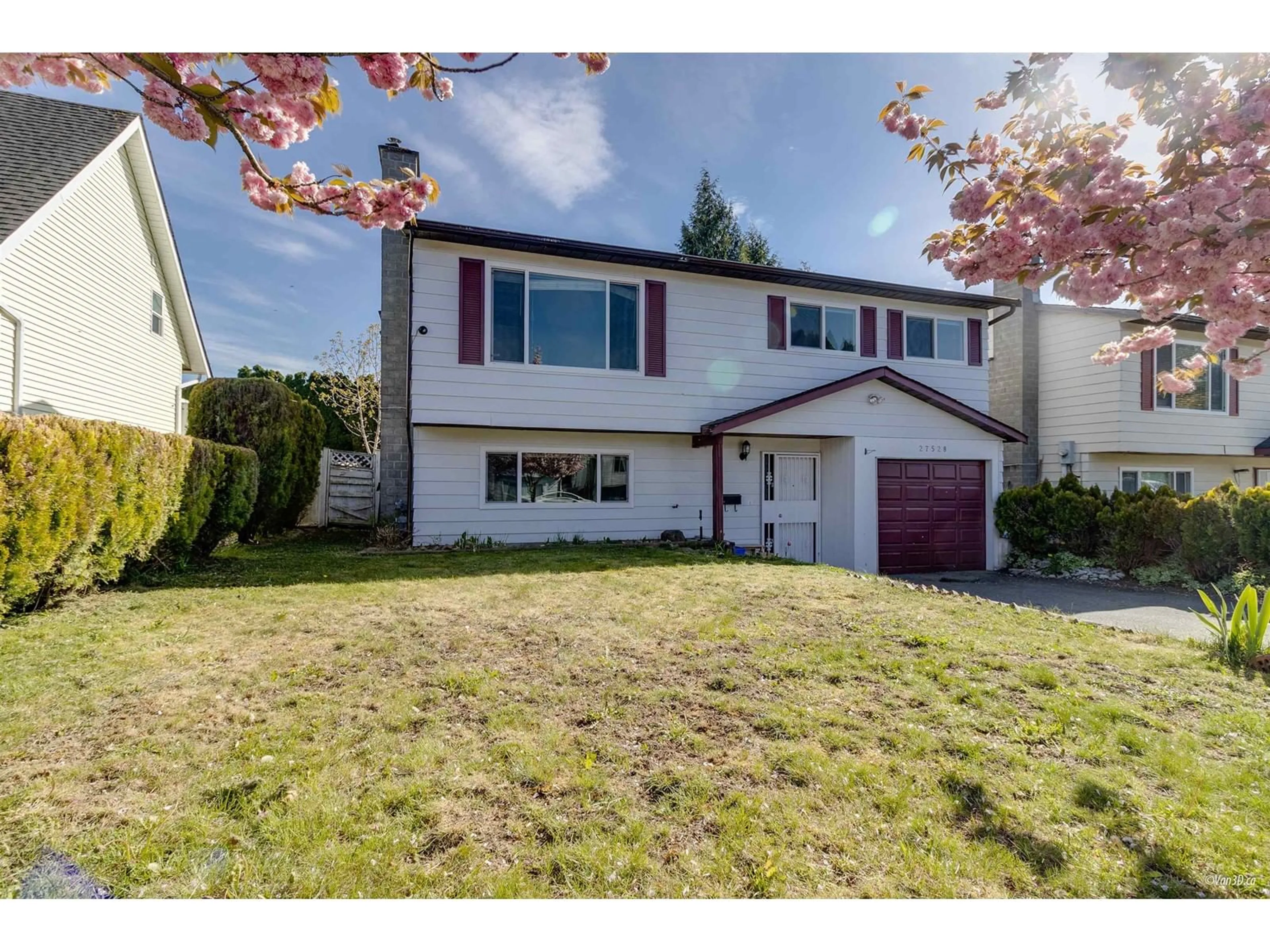 Frontside or backside of a home for 27528 31A AVENUE, Langley British Columbia V4X2E8