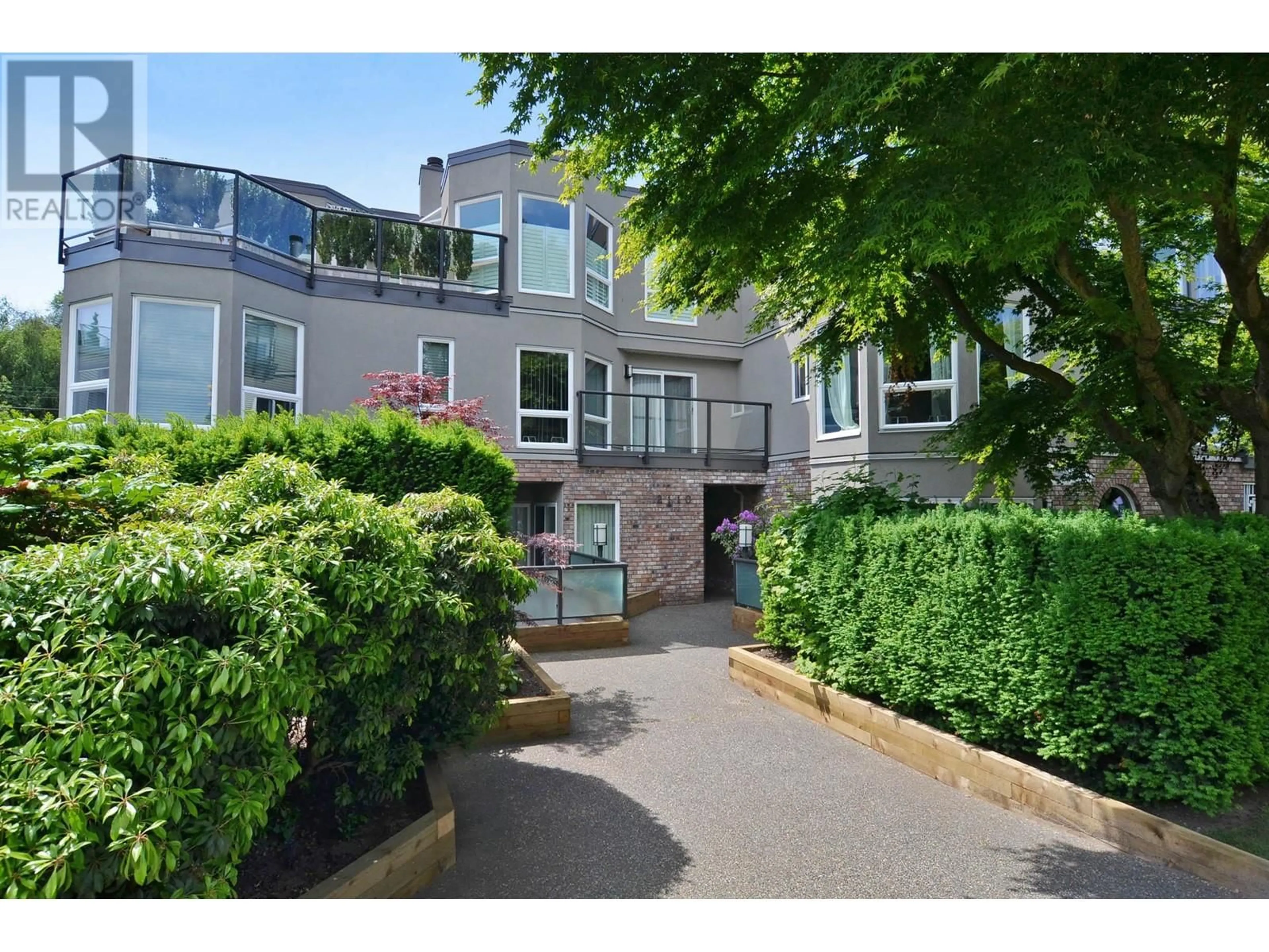 A pic from exterior of the house or condo for 301 2110 CORNWALL AVENUE, Vancouver British Columbia V6K1B4