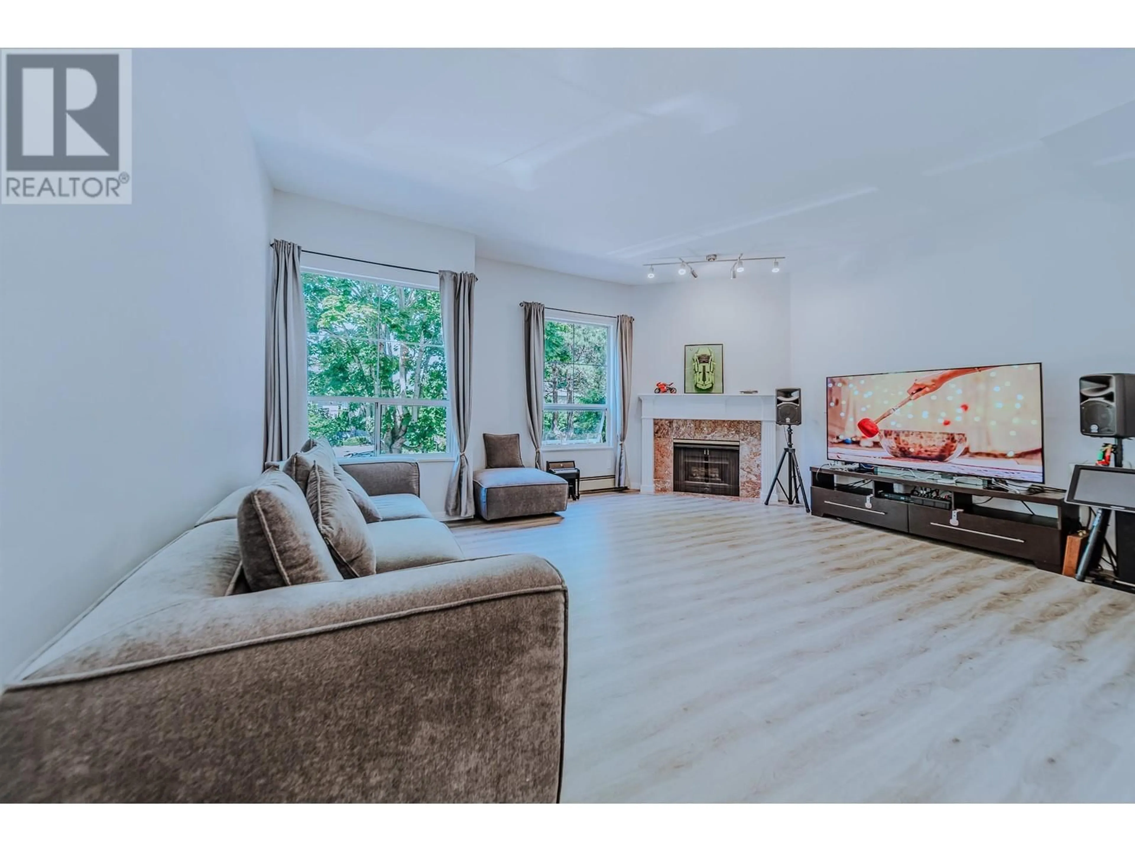 Living room, wood floors for 19 7380 MINORU BOULEVARD, Richmond British Columbia V6Y1Z5