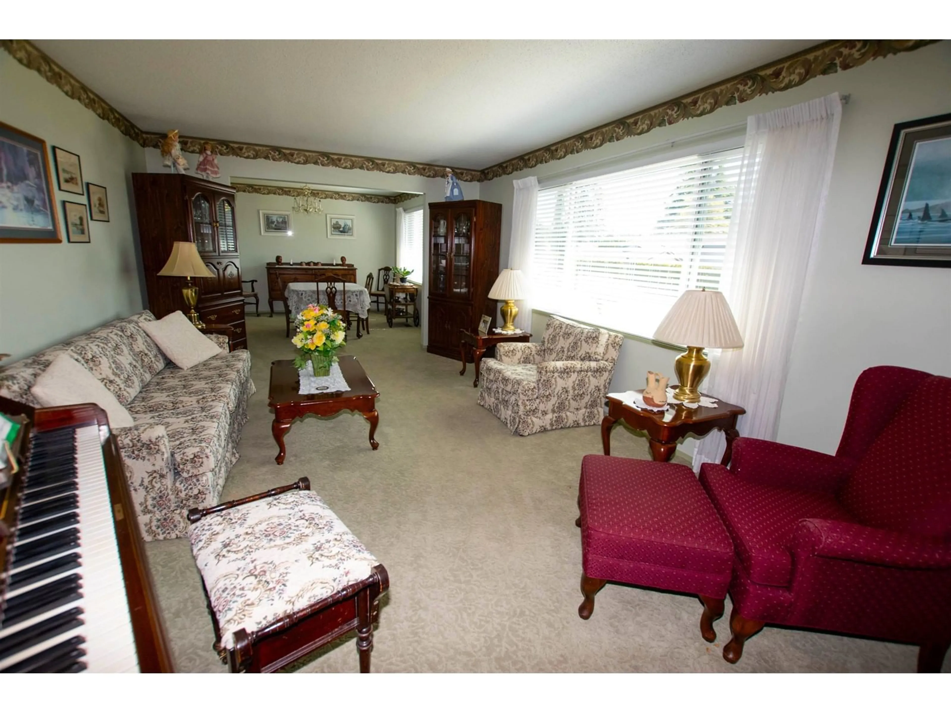 Living room, carpet floors for 11041 WARWICK ROAD, Delta British Columbia V4C7J9