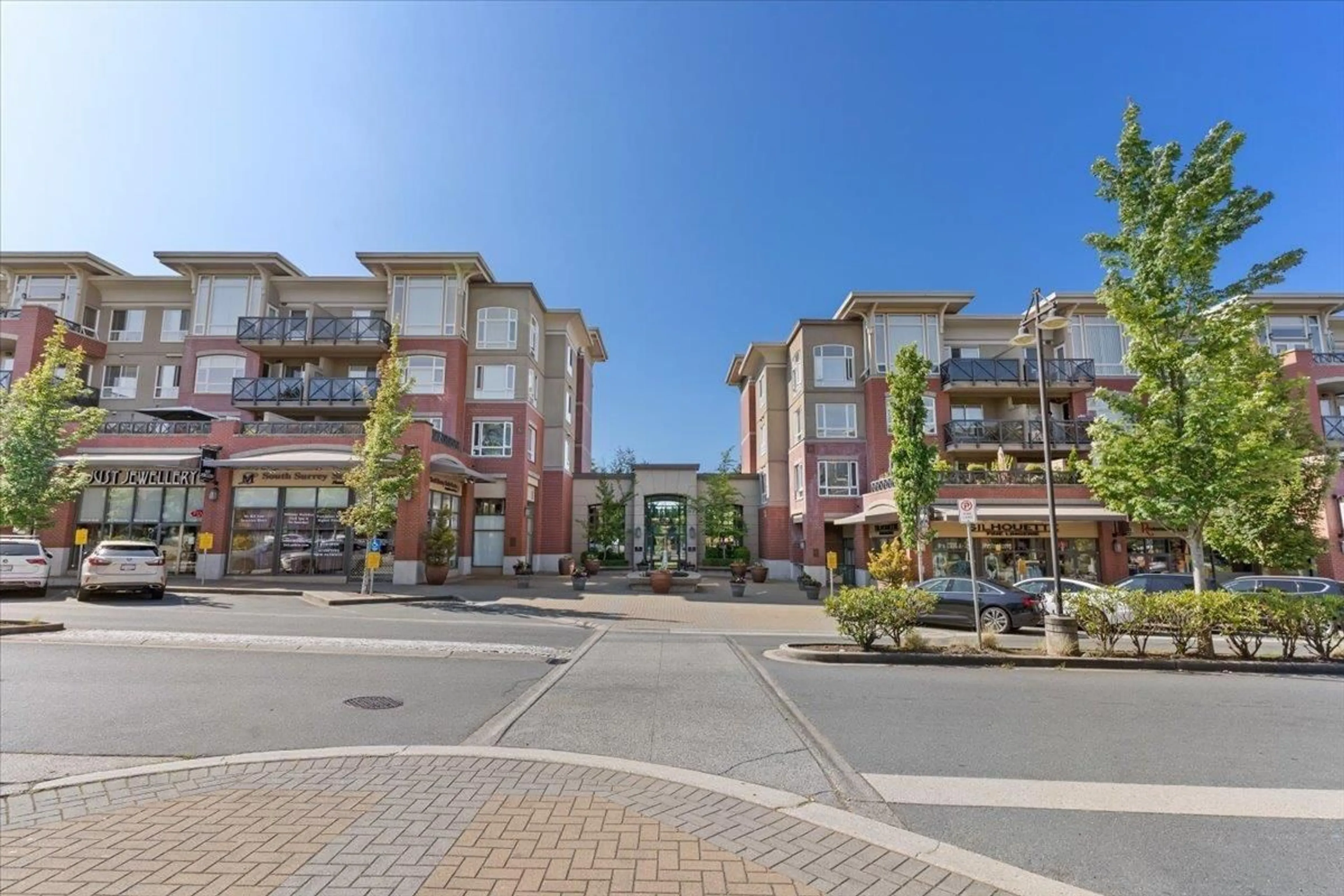 Street view for 106 2970 KING GEORGE BOULEVARD, Surrey British Columbia V4P0E6