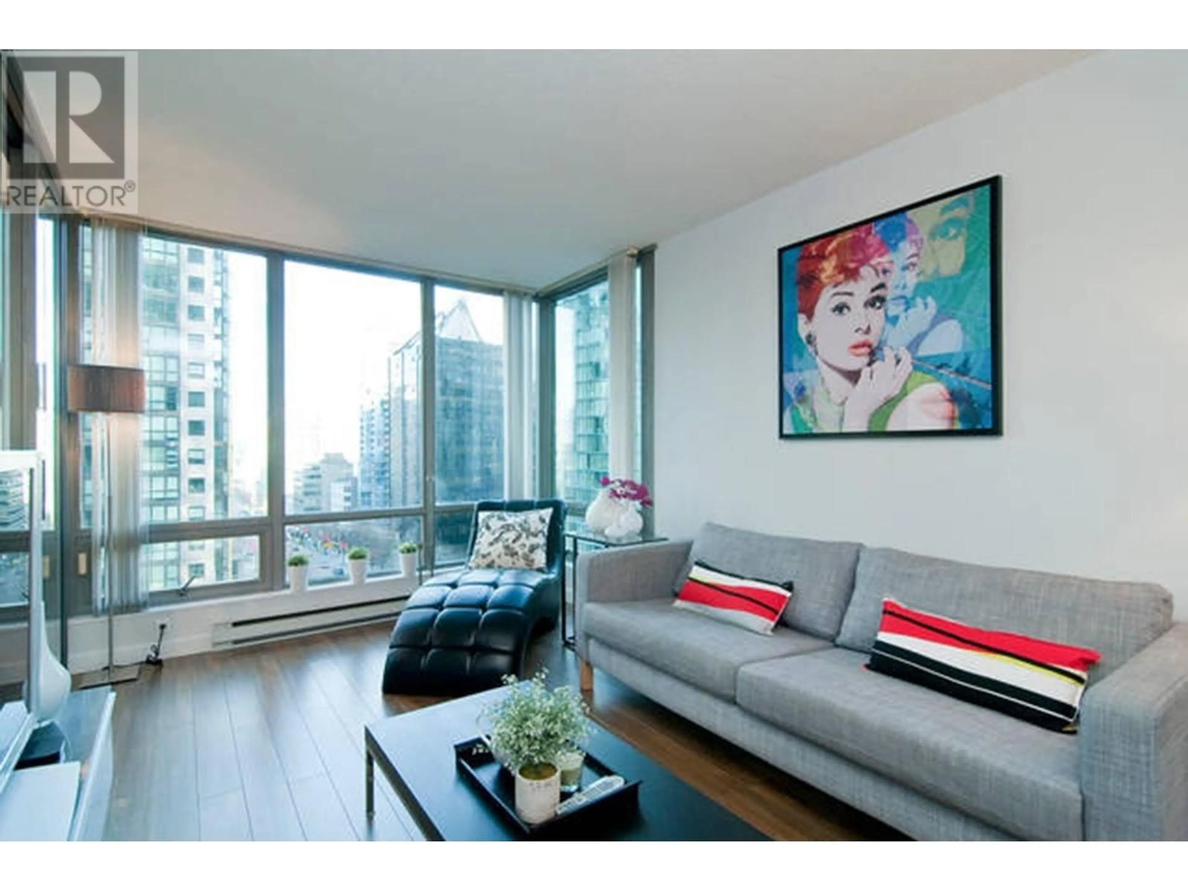 Living room for 802 1288 W GEORGIA STREET, Vancouver British Columbia V6E4R3