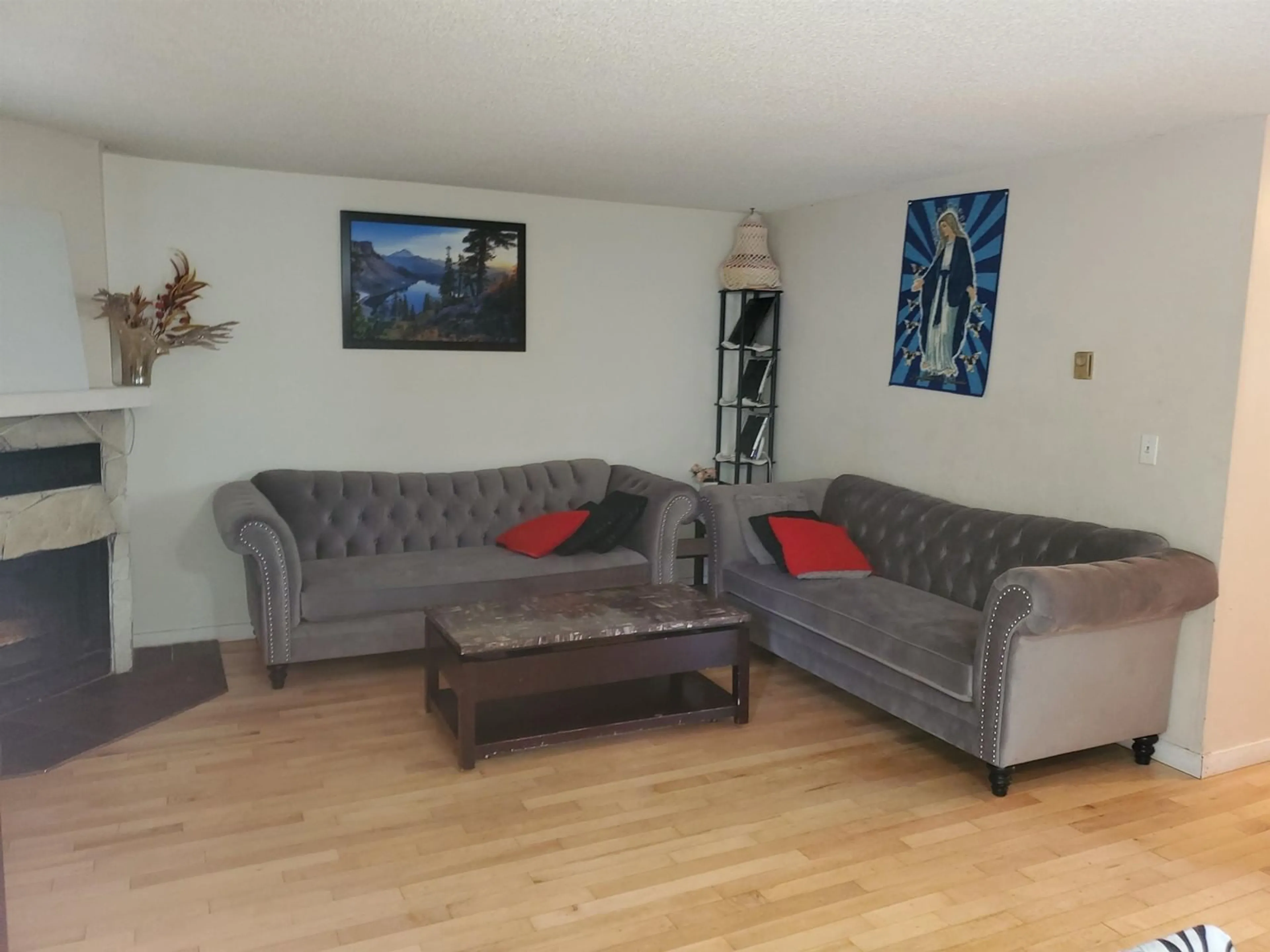 Living room for 104 7162 133 A STREET, Surrey British Columbia V3W7Z9