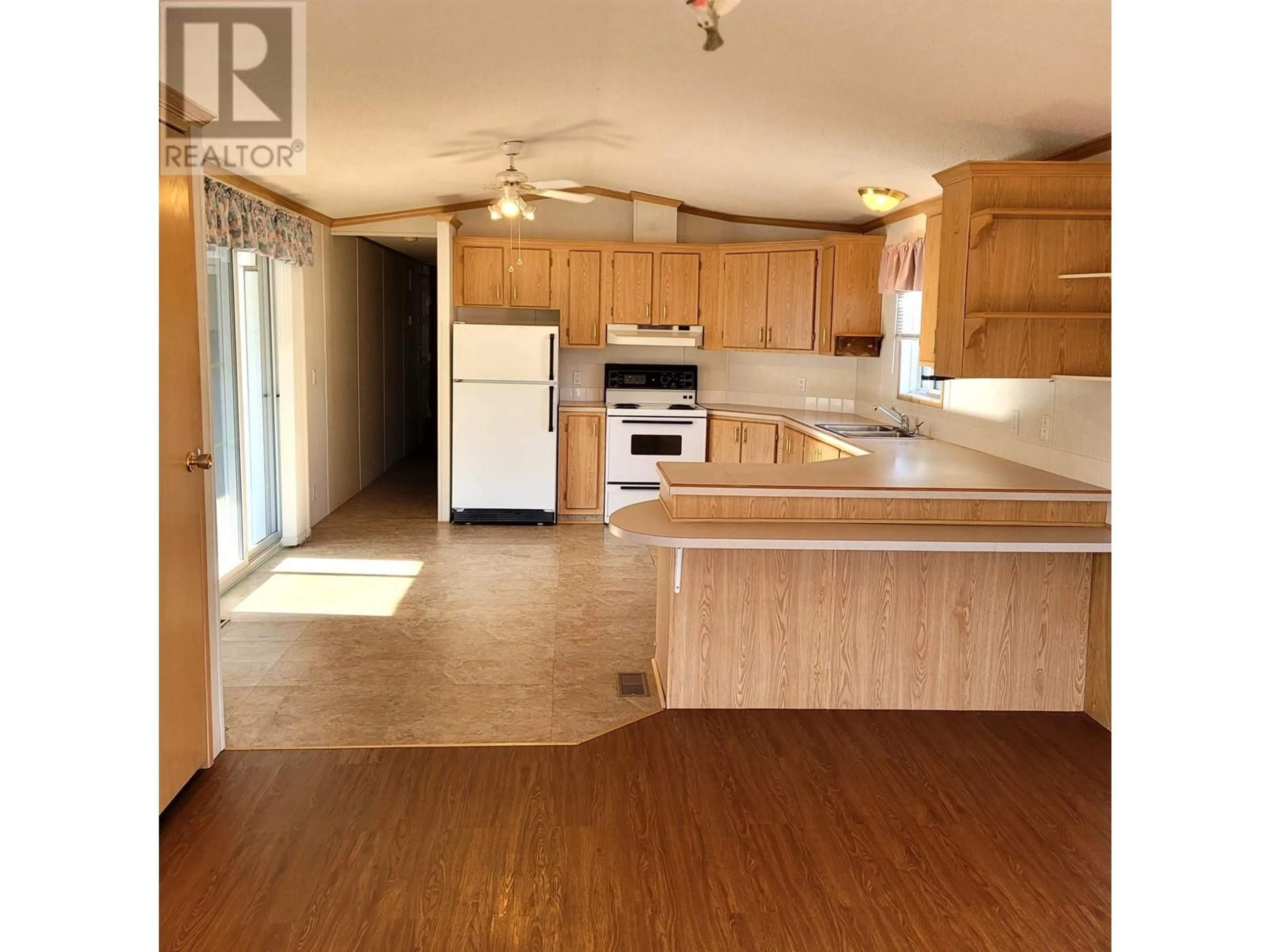 Open concept kitchen for 19 1700 S BROADWAY AVENUE, Williams Lake British Columbia V2G2W5