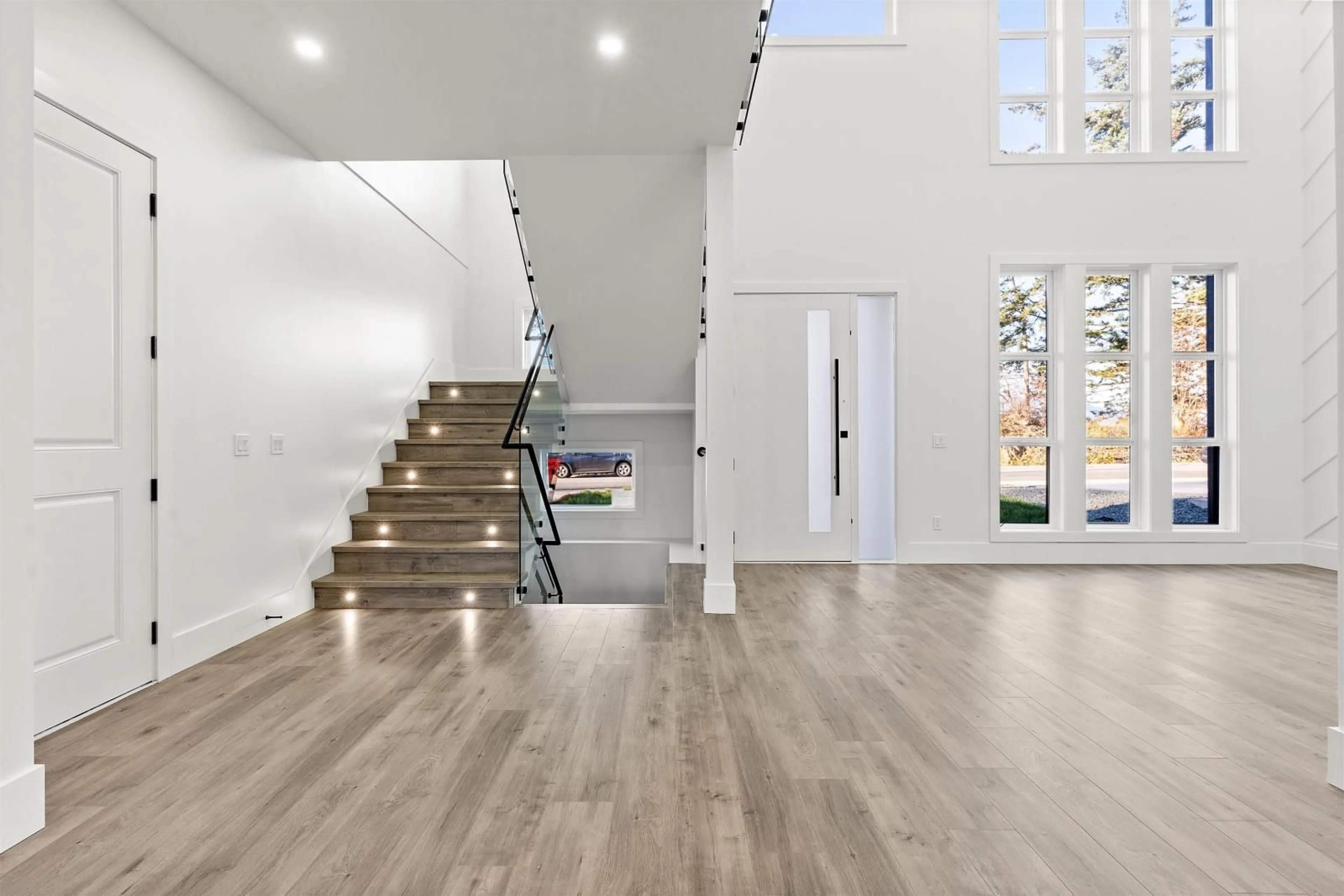 Indoor entryway, wood floors for 5578 CRIMSON RIDGE, Chilliwack British Columbia V2R6H7