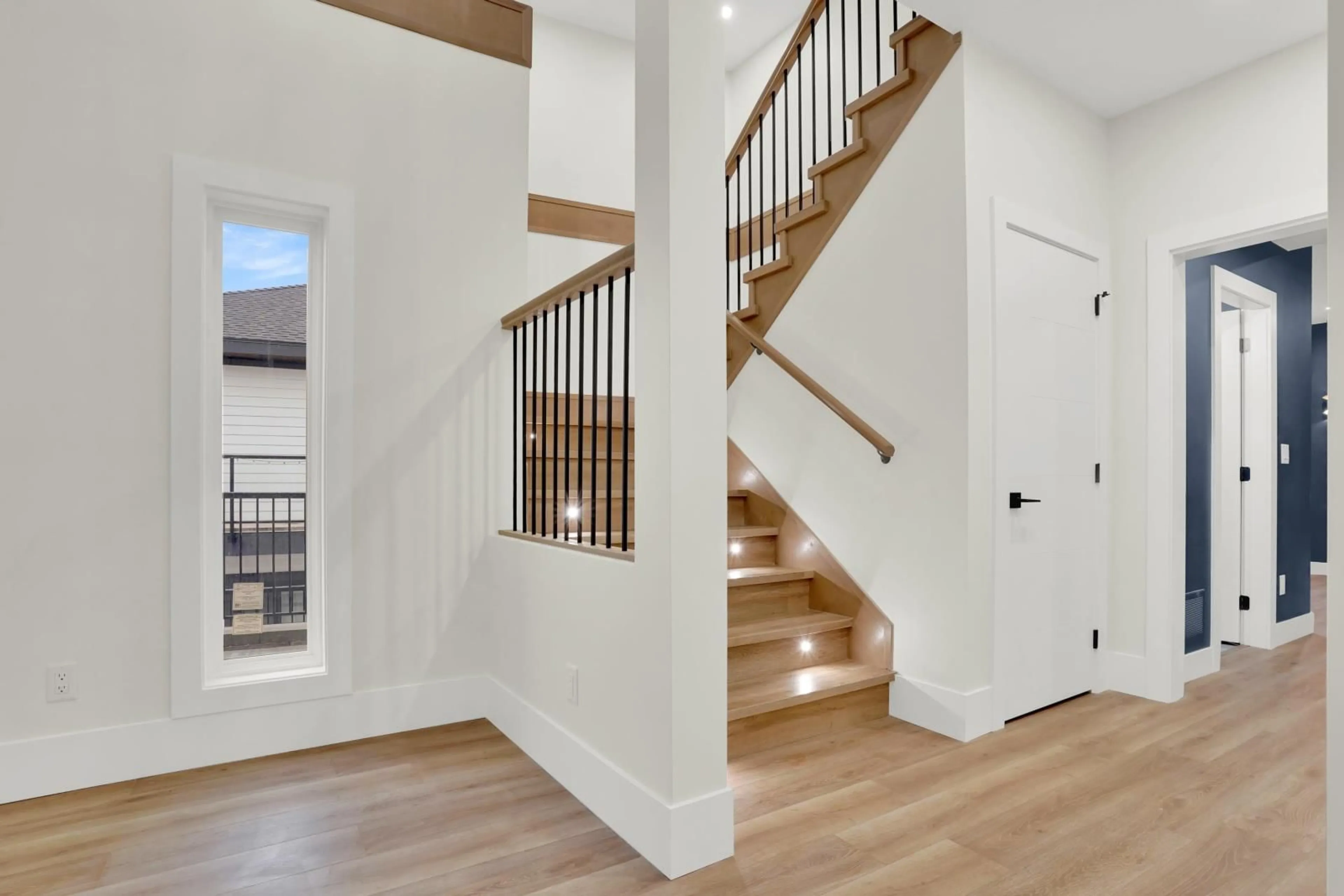 Indoor entryway, wood floors for 46167 CRESTVIEW DRIVE, Chilliwack British Columbia V2R6G4