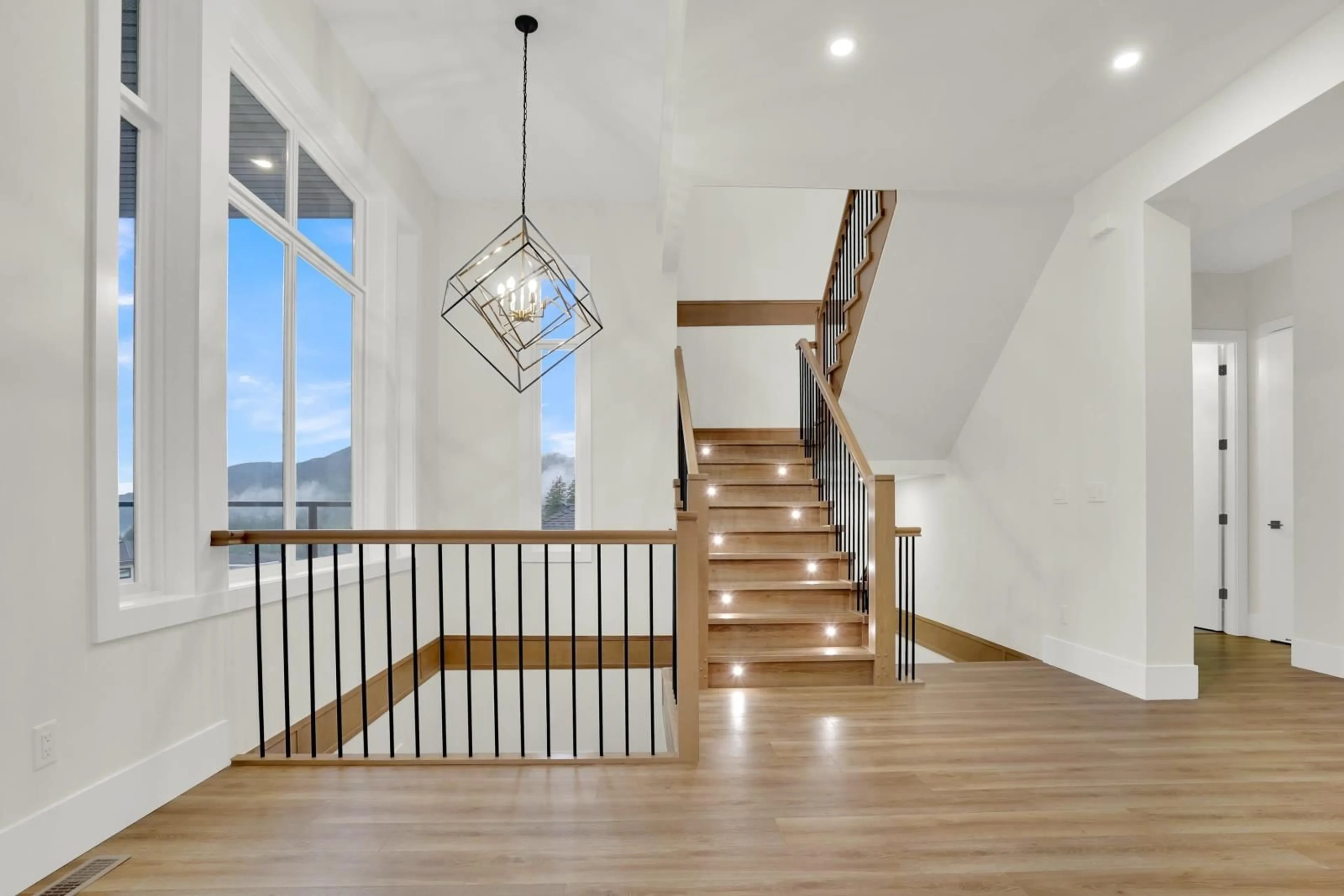 Indoor foyer, wood floors for 46167 CRESTVIEW DRIVE, Chilliwack British Columbia V2R6G4