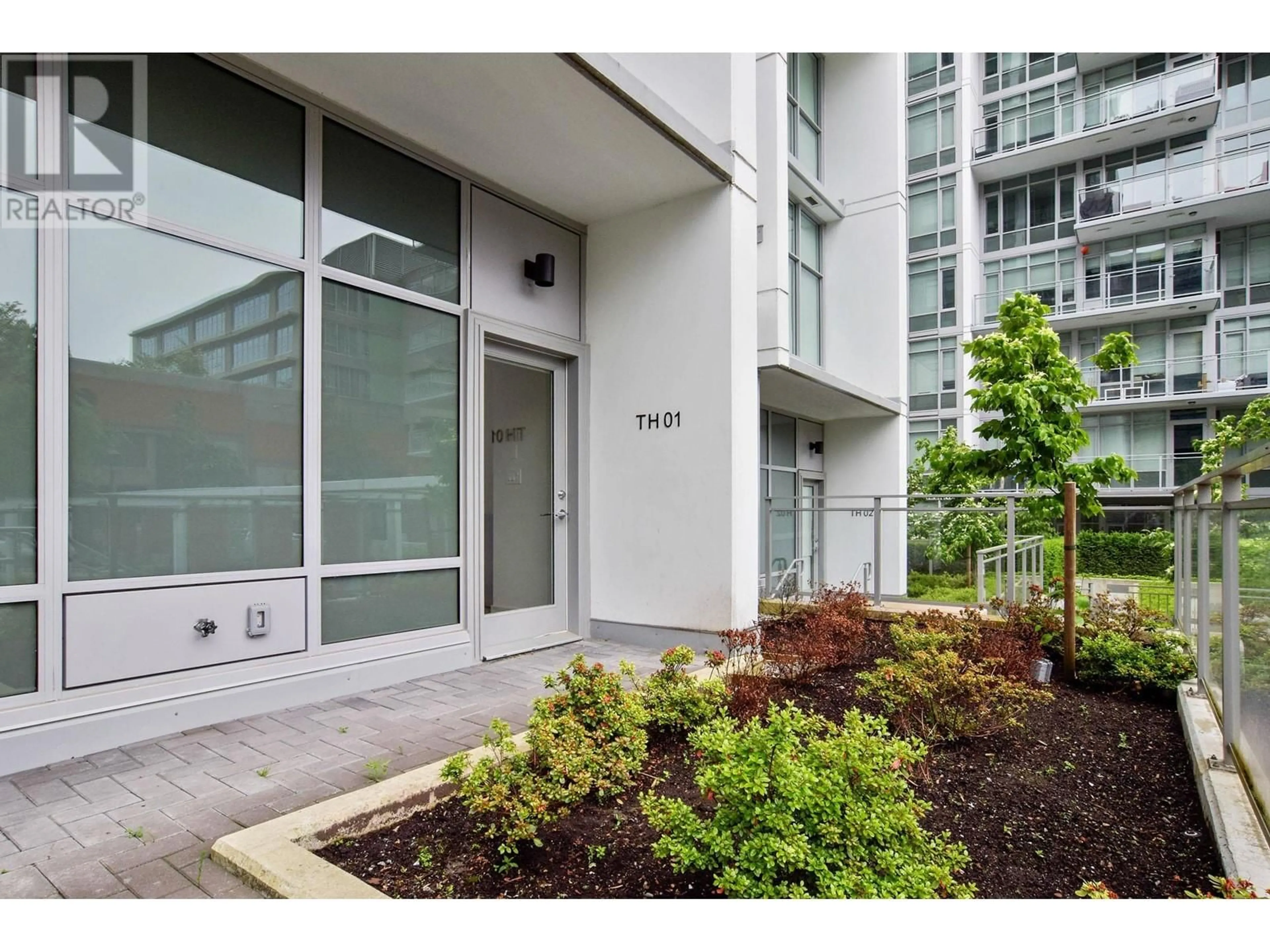 A pic from exterior of the house or condo for TH01 258 NELSON'S COURT, New Westminster British Columbia V3L0J9