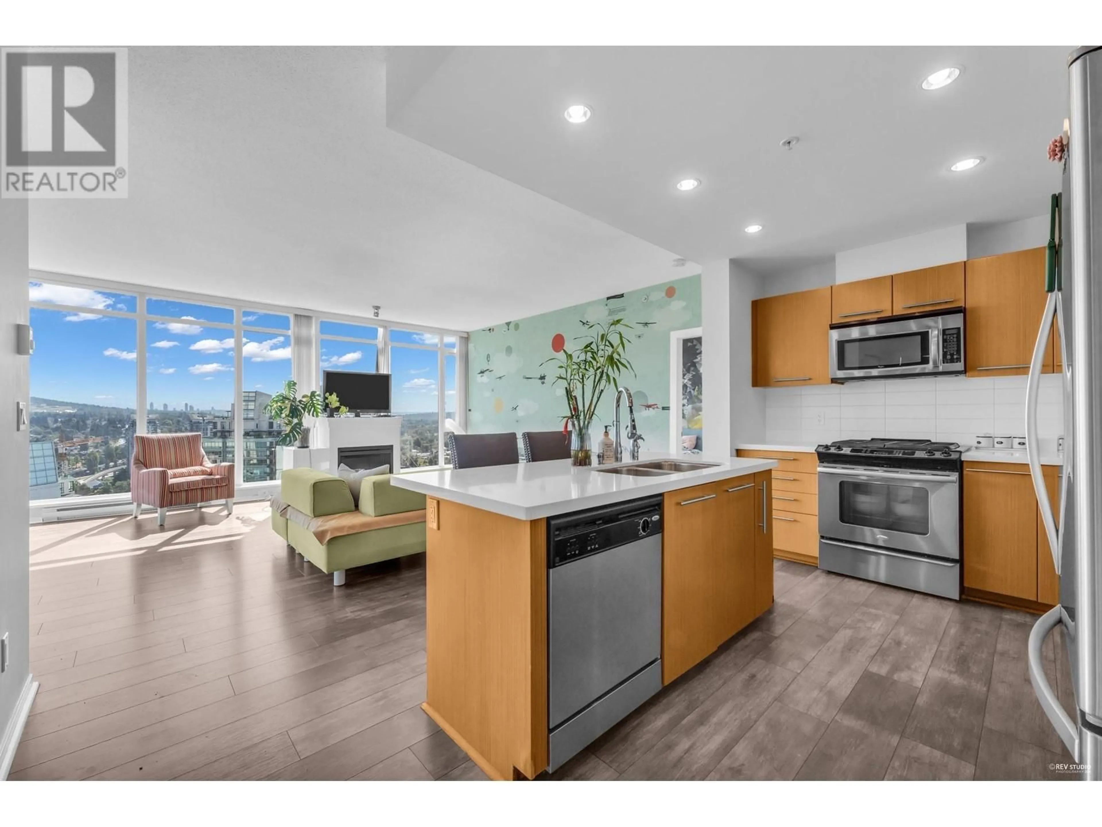 Open concept kitchen, ceramic/tile floor for 3303 - 2133 DOUGLAS ROAD, Burnaby British Columbia V5C0E9
