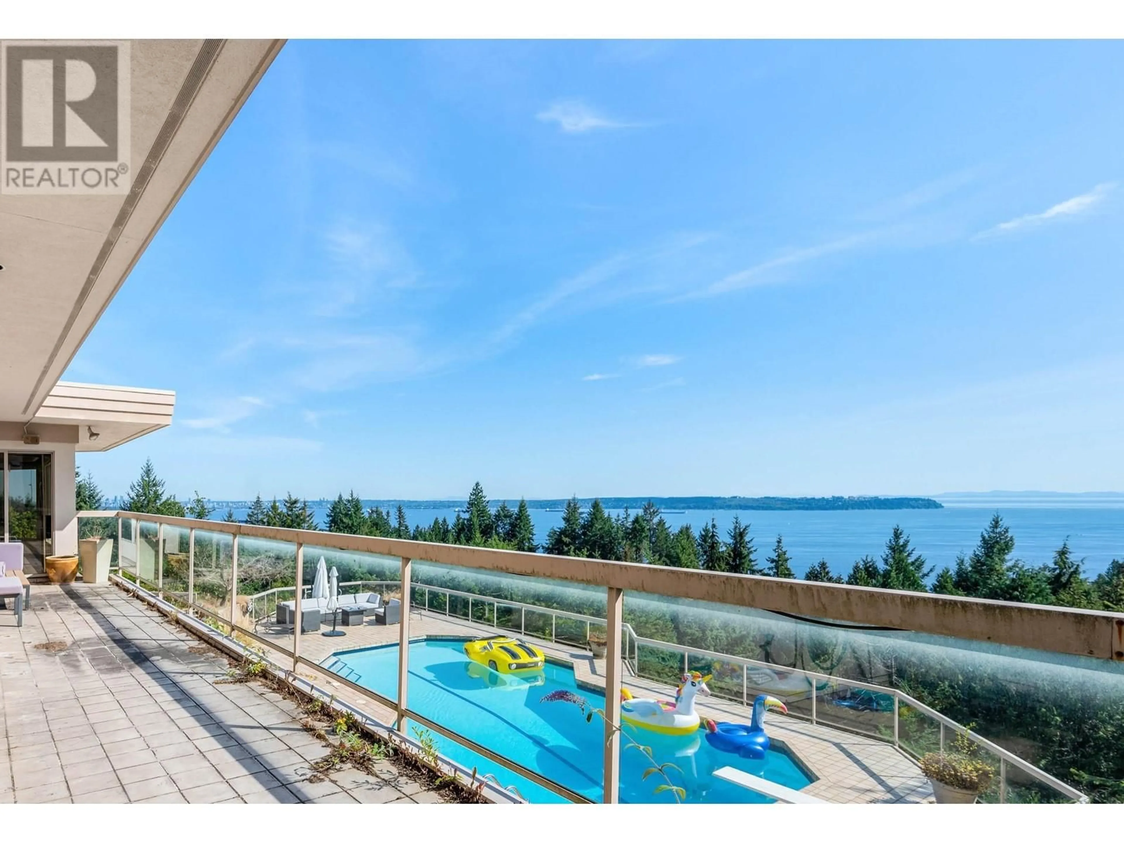 Indoor or outdoor pool for 4060 ALMONDEL ROAD, West Vancouver British Columbia V7V3L5