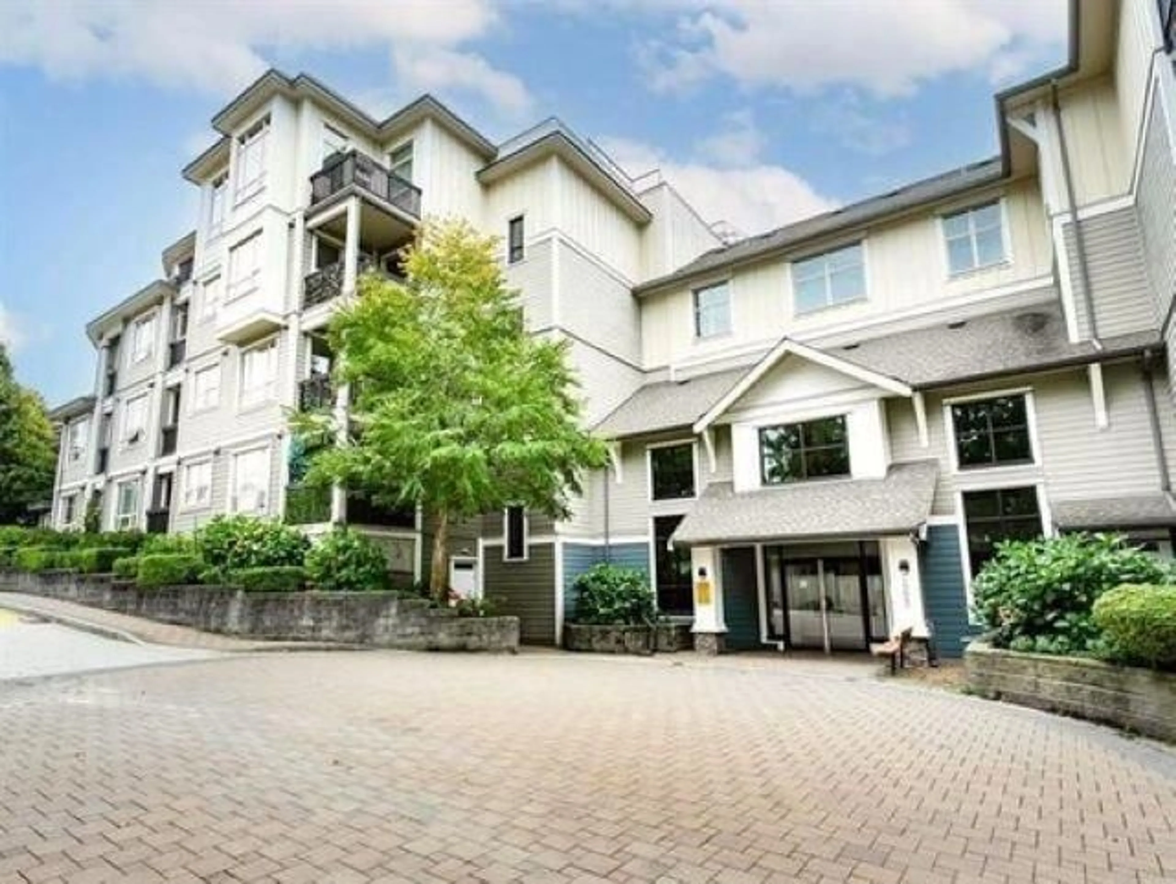 A pic from exterior of the house or condo for 201 13897 FRASER HIGHWAY, Surrey British Columbia V3T0G8
