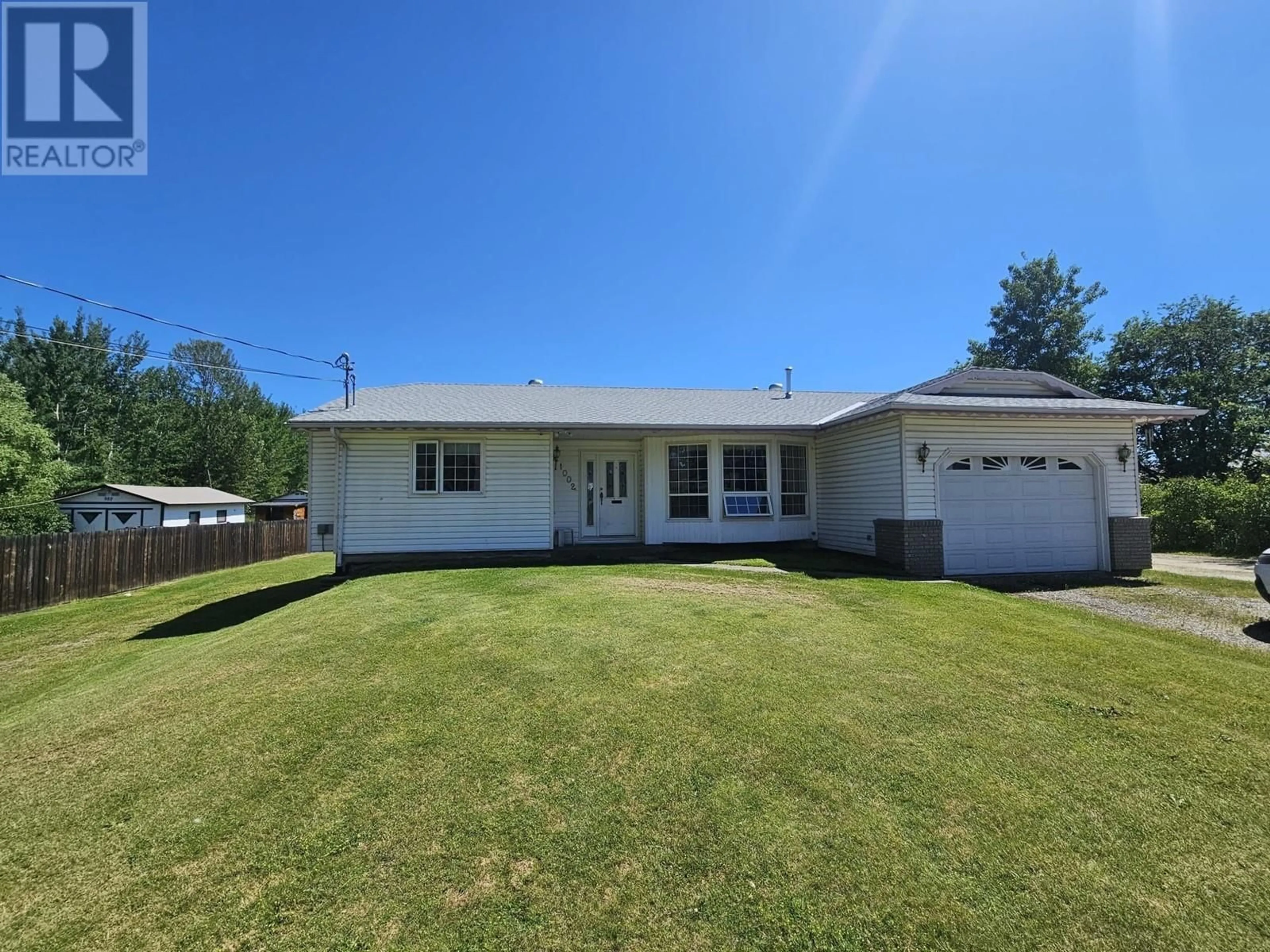 Frontside or backside of a home for 1002 MAPLE HEIGHTS ROAD, Quesnel British Columbia V2J3X3