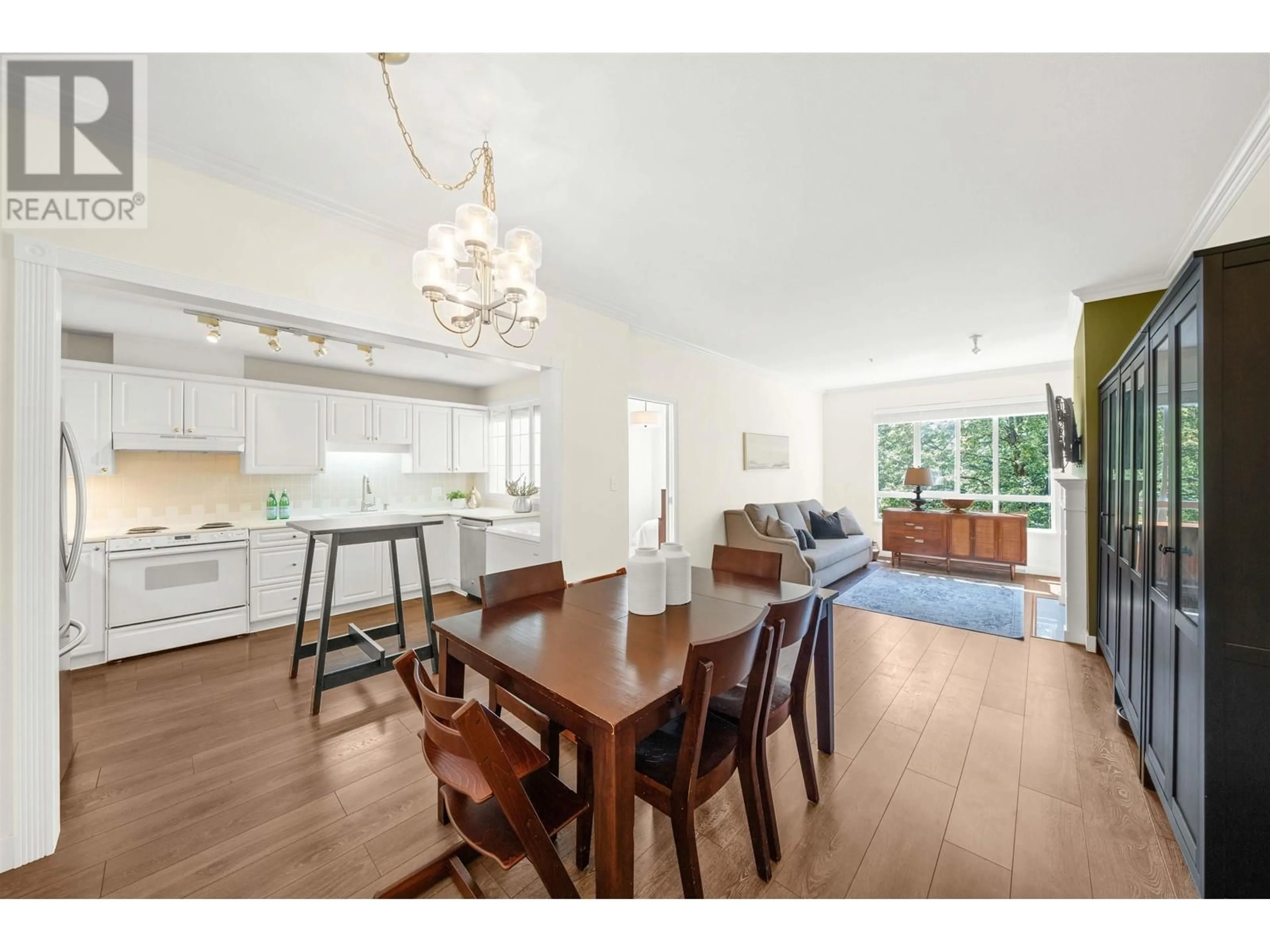 Dining room for 216 5735 HAMPTON PLACE, Vancouver British Columbia V6T2G8