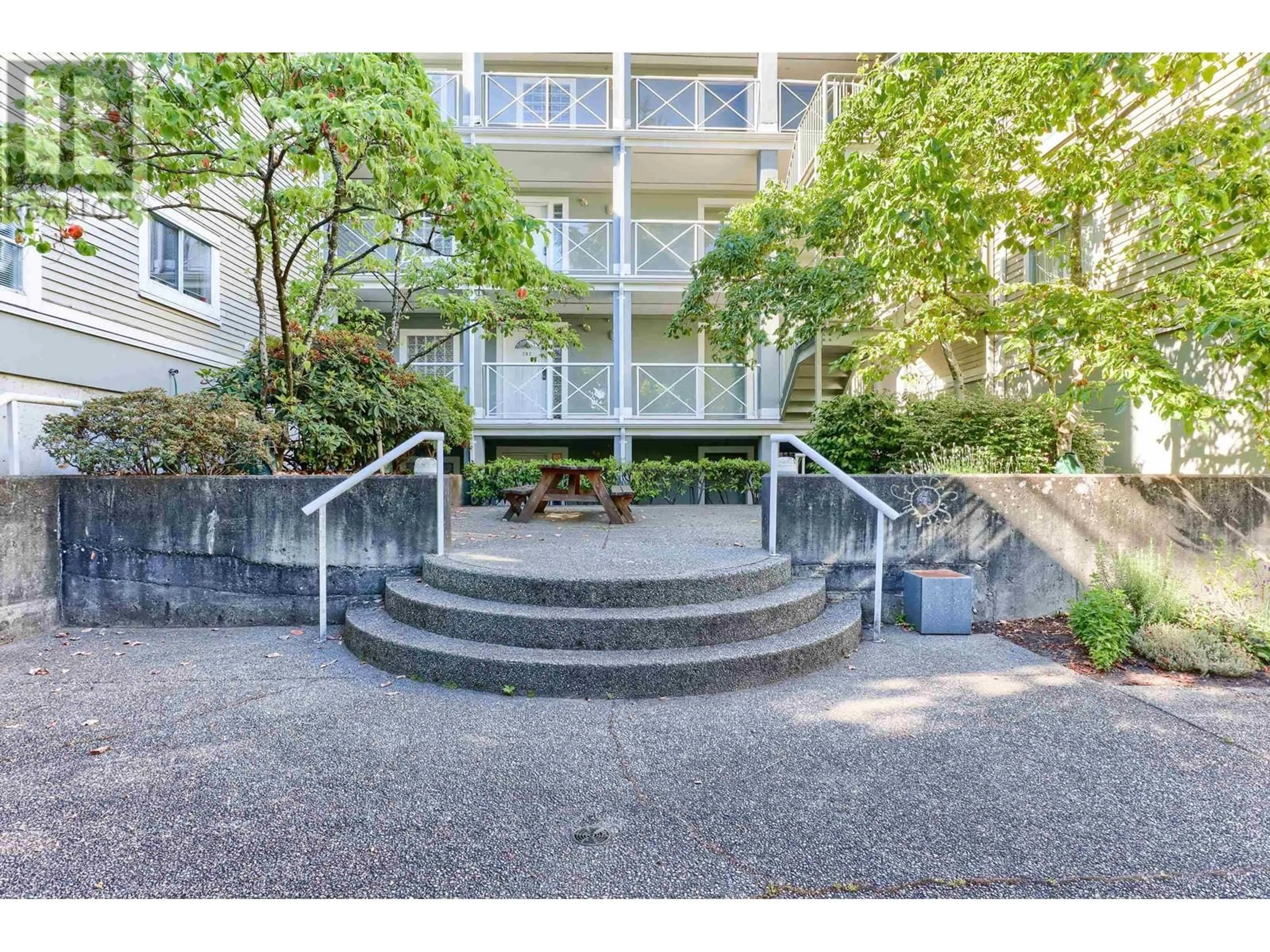 A pic from exterior of the house or condo for 302 3220 W 4TH AVENUE, Vancouver British Columbia V6K1R9