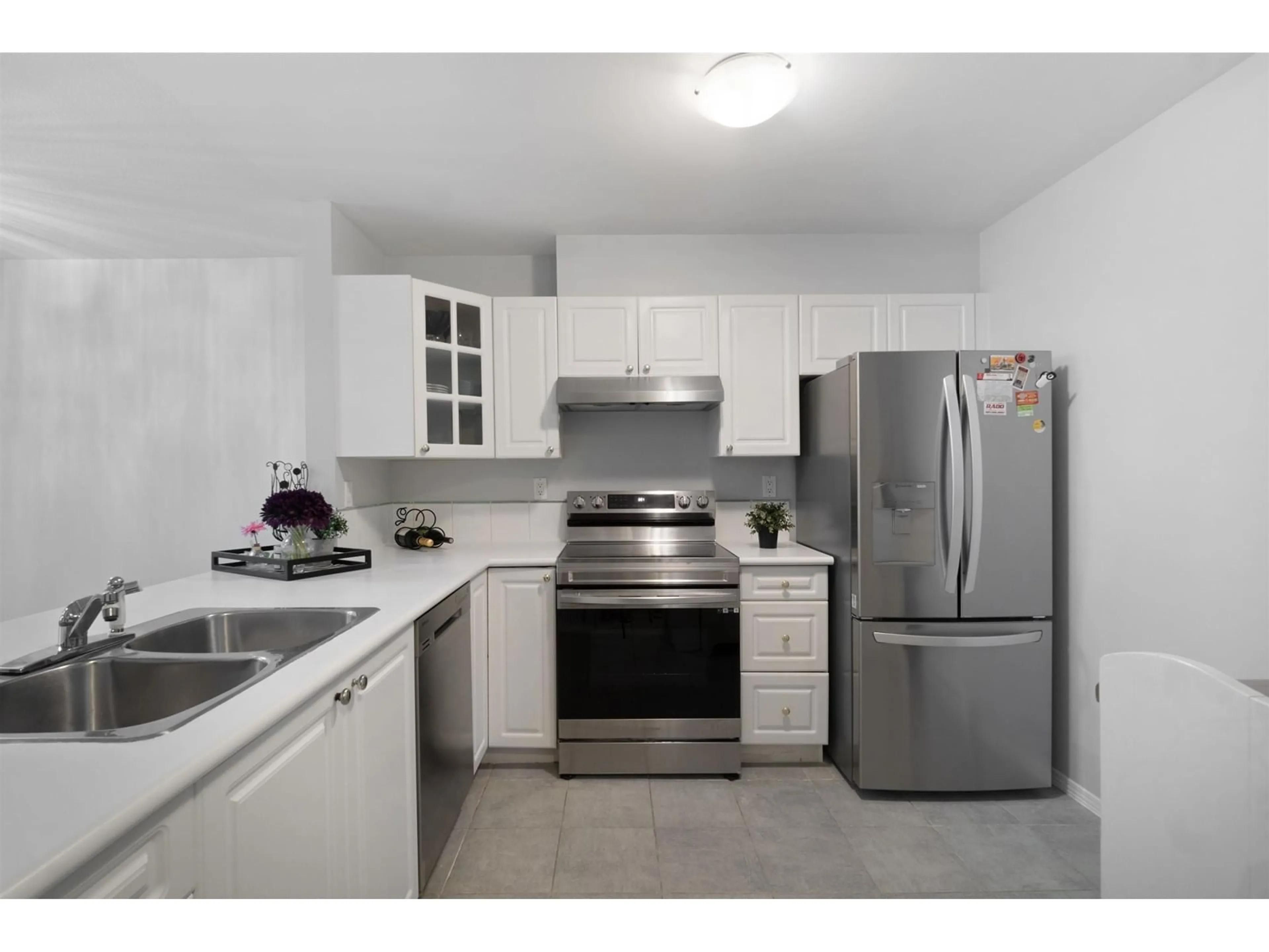 Standard kitchen for 107 15110 108 AVENUE, Surrey British Columbia V3R0T6