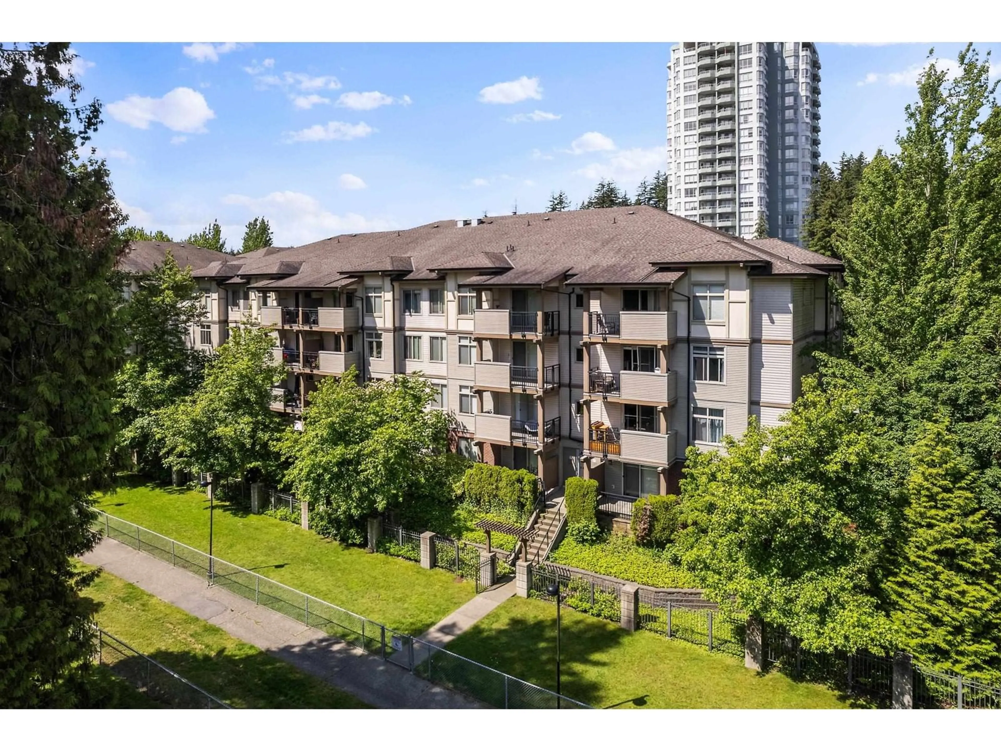 A pic from exterior of the house or condo for 310 10092 148 STREET, Surrey British Columbia V3R4G7