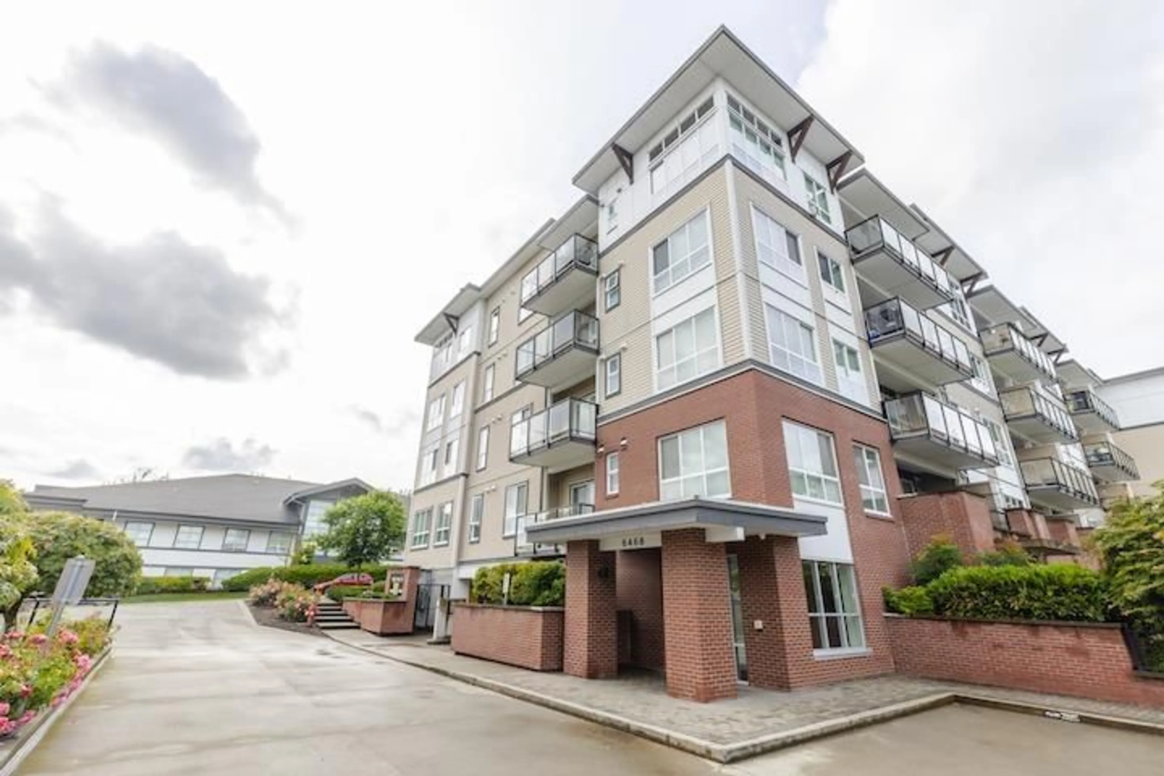 A pic from exterior of the house or condo for 403 6468 195A STREET, Surrey British Columbia V4N6R6