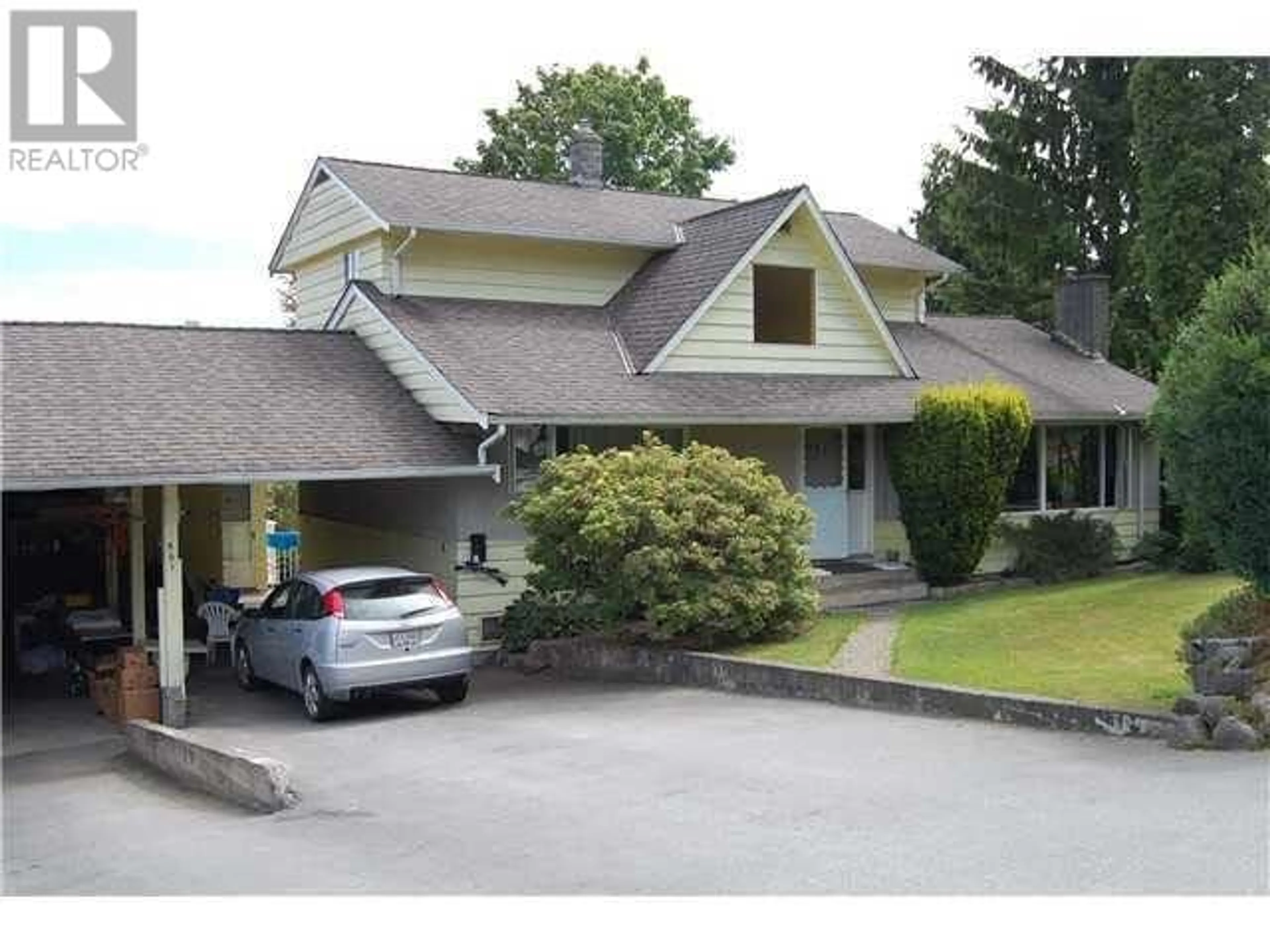 A pic from outside/outdoor area/front of a property/back of a property/a pic from drone, street for 961 SADDLE STREET, Coquitlam British Columbia V3C3N4