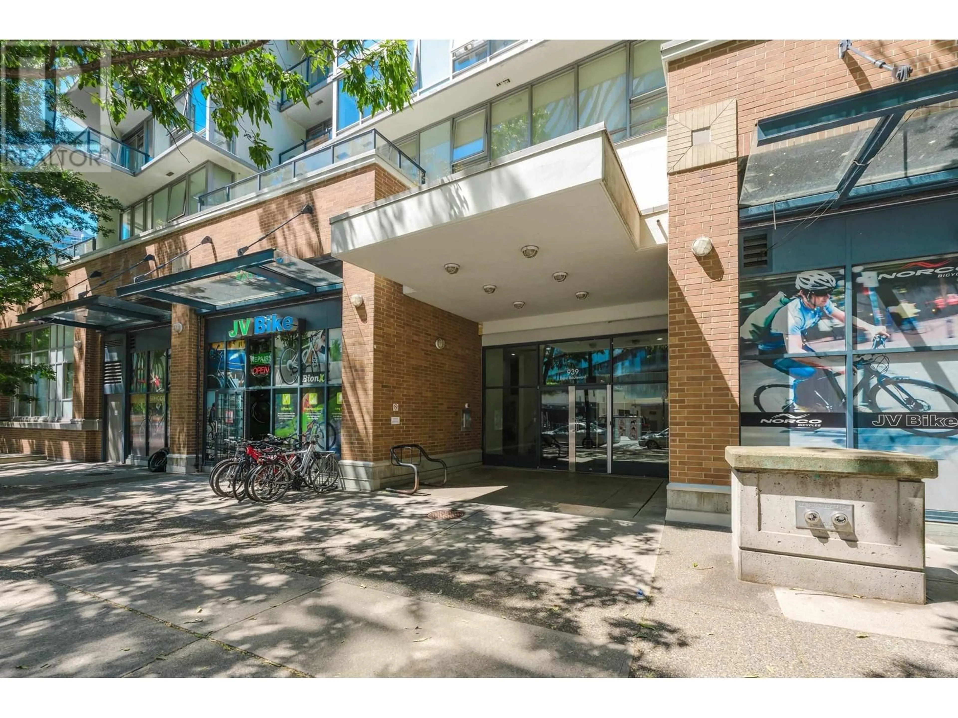 Indoor foyer for 811 939 EXPO BOULEVARD, Vancouver British Columbia V6Z3G7