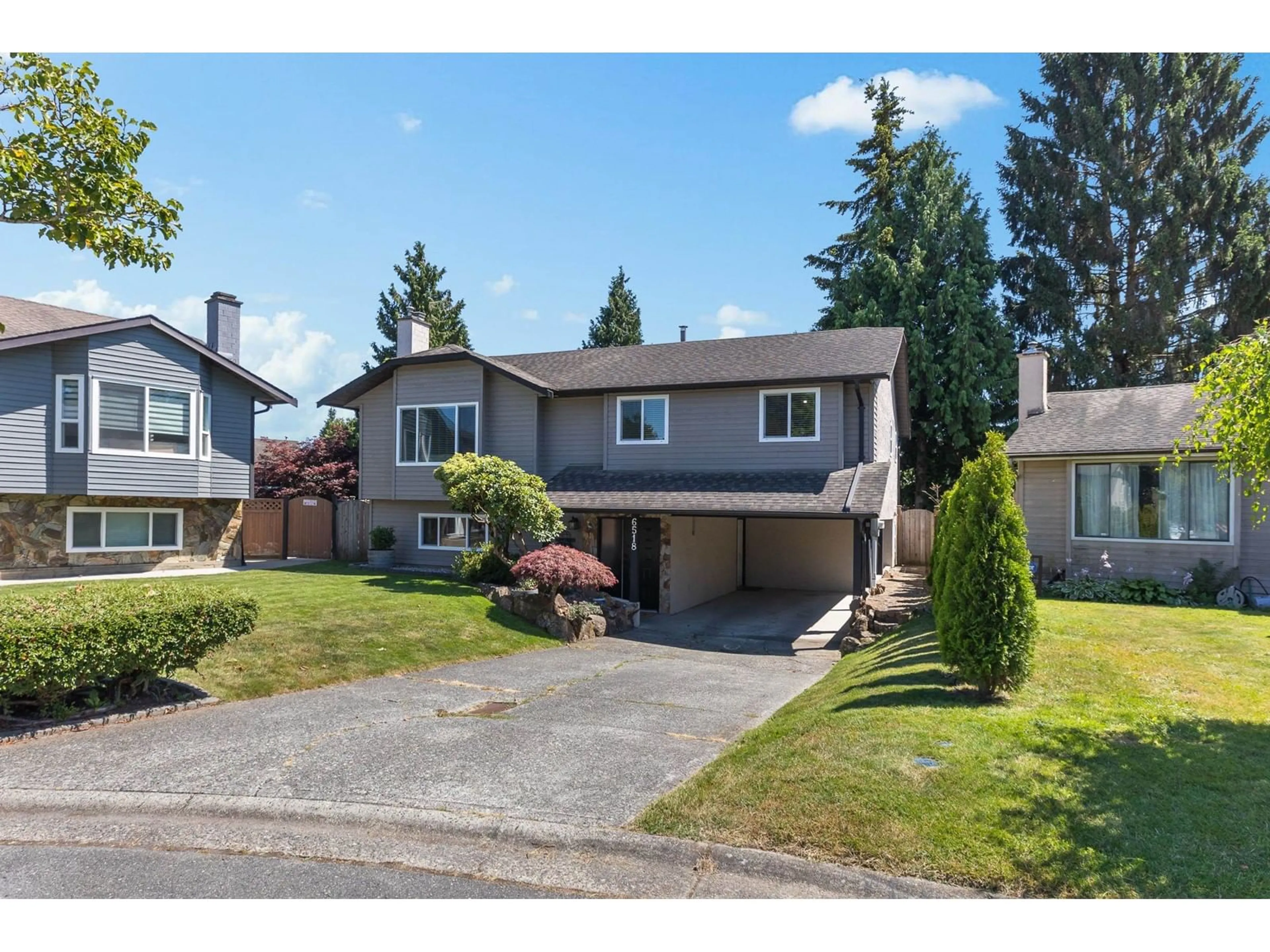 Frontside or backside of a home for 6518 132A STREET, Surrey British Columbia V3W8E4