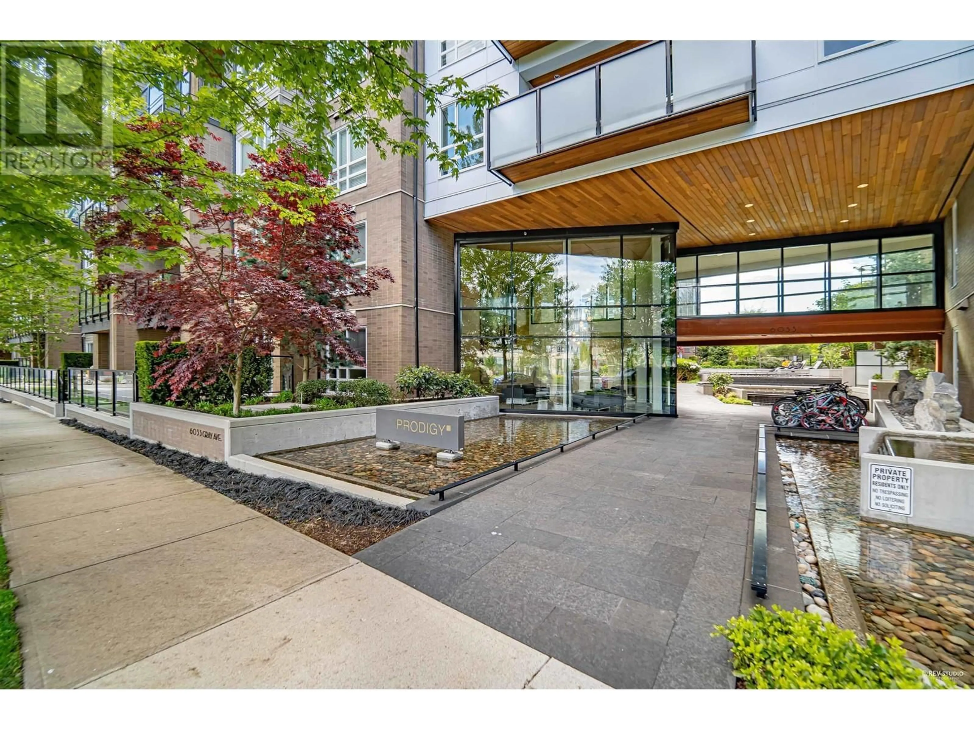 Indoor foyer, wood floors for PH17 6033 GRAY AVENUE, Vancouver British Columbia V6S0G3