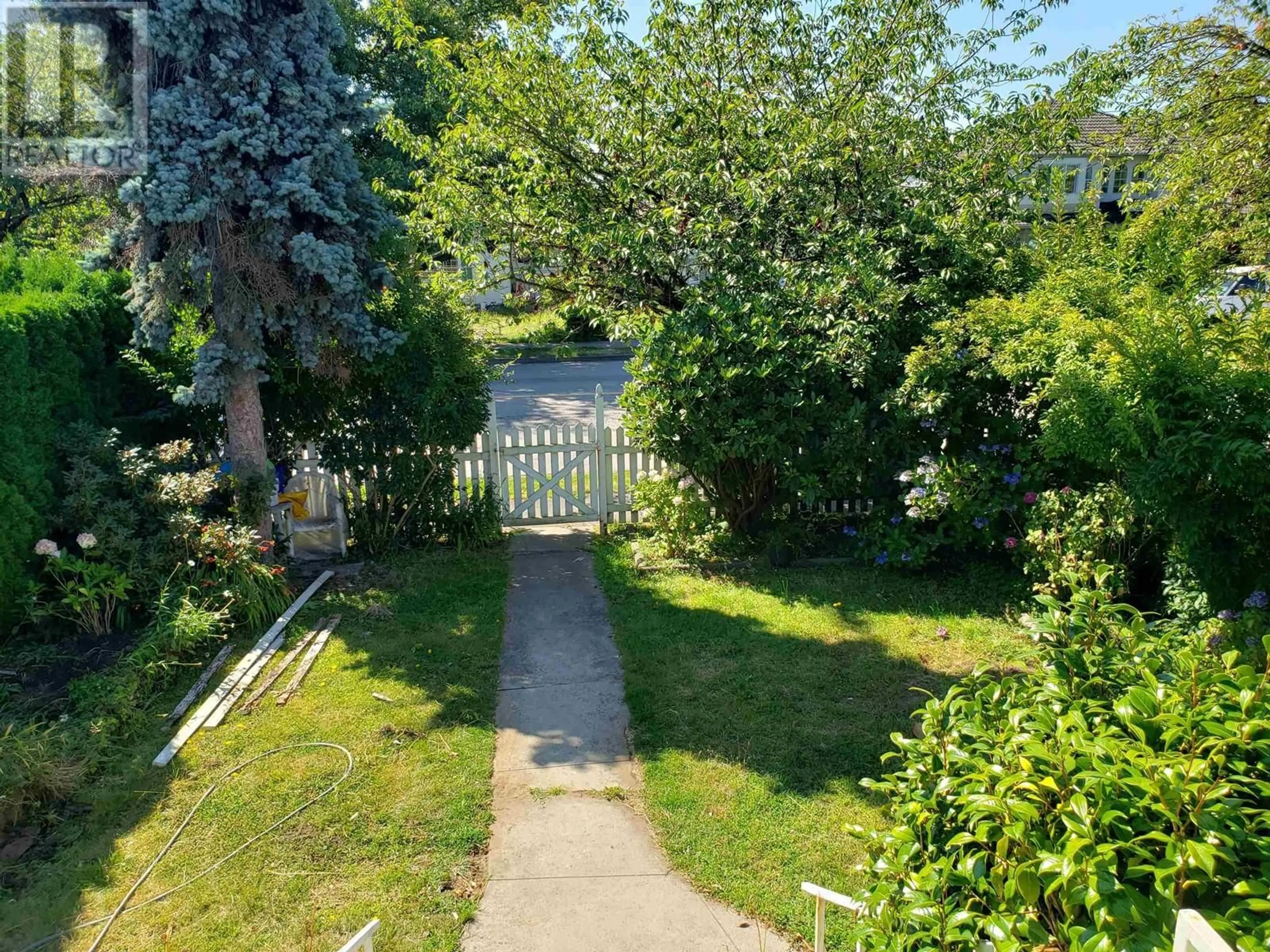 A pic from outside/outdoor area/front of a property/back of a property/a pic from drone, street for 45 49TH AVENUE, Vancouver British Columbia V5W2G1