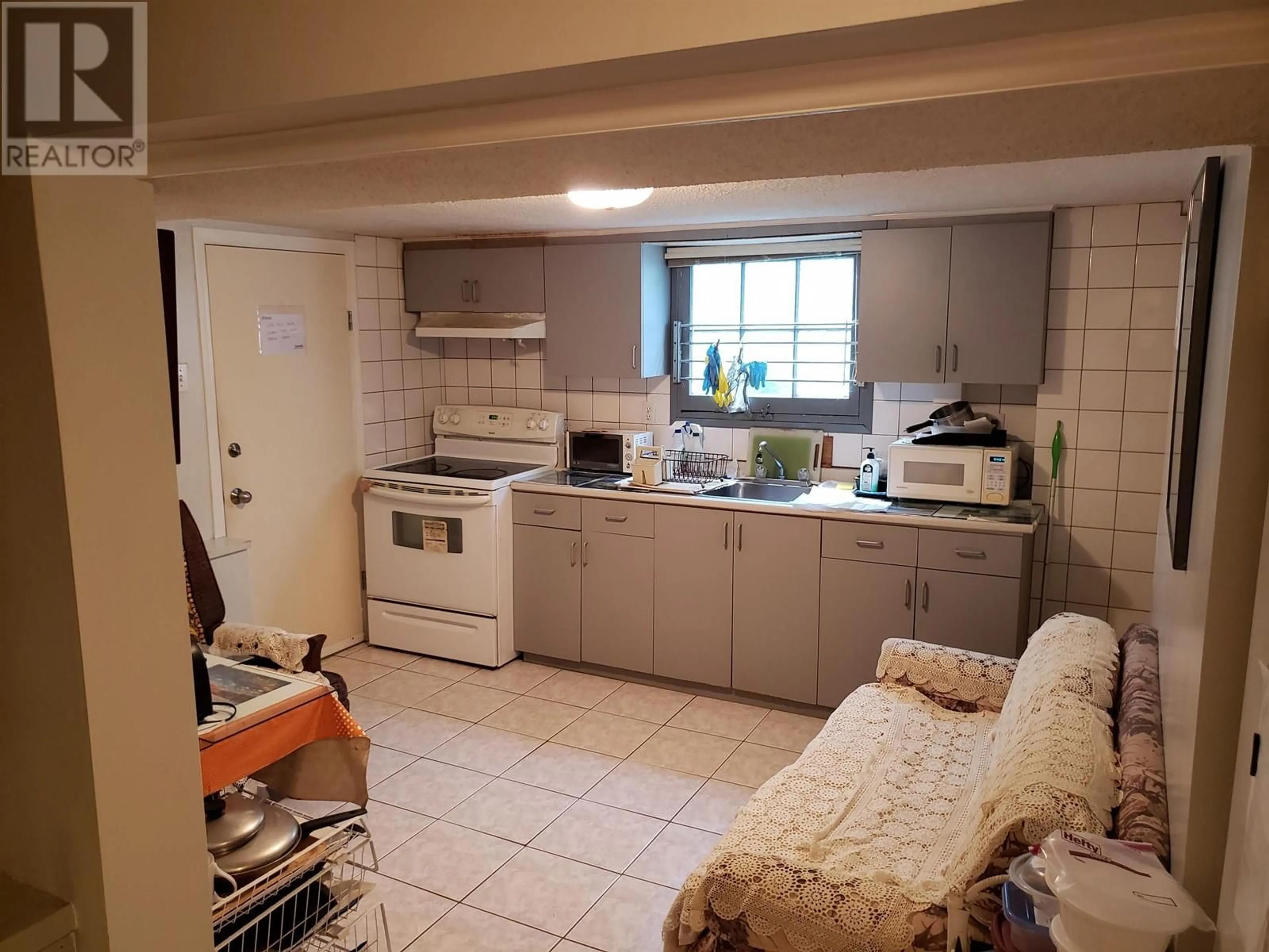 Standard kitchen, ceramic/tile floor for 45 49TH AVENUE, Vancouver British Columbia V5W2G1