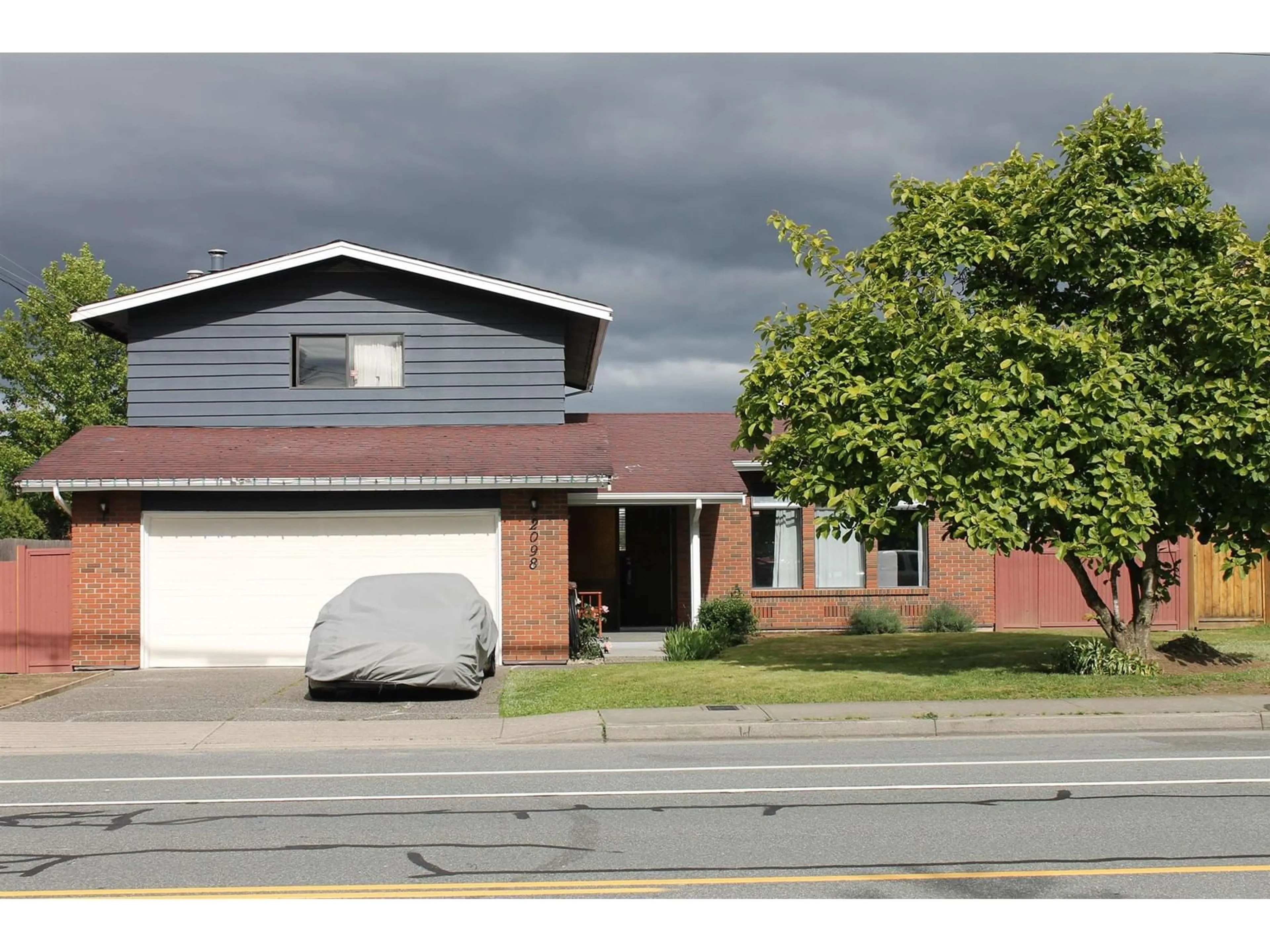 Frontside or backside of a home for 2098 EMERSON STREET, Abbotsford British Columbia V2T3H7