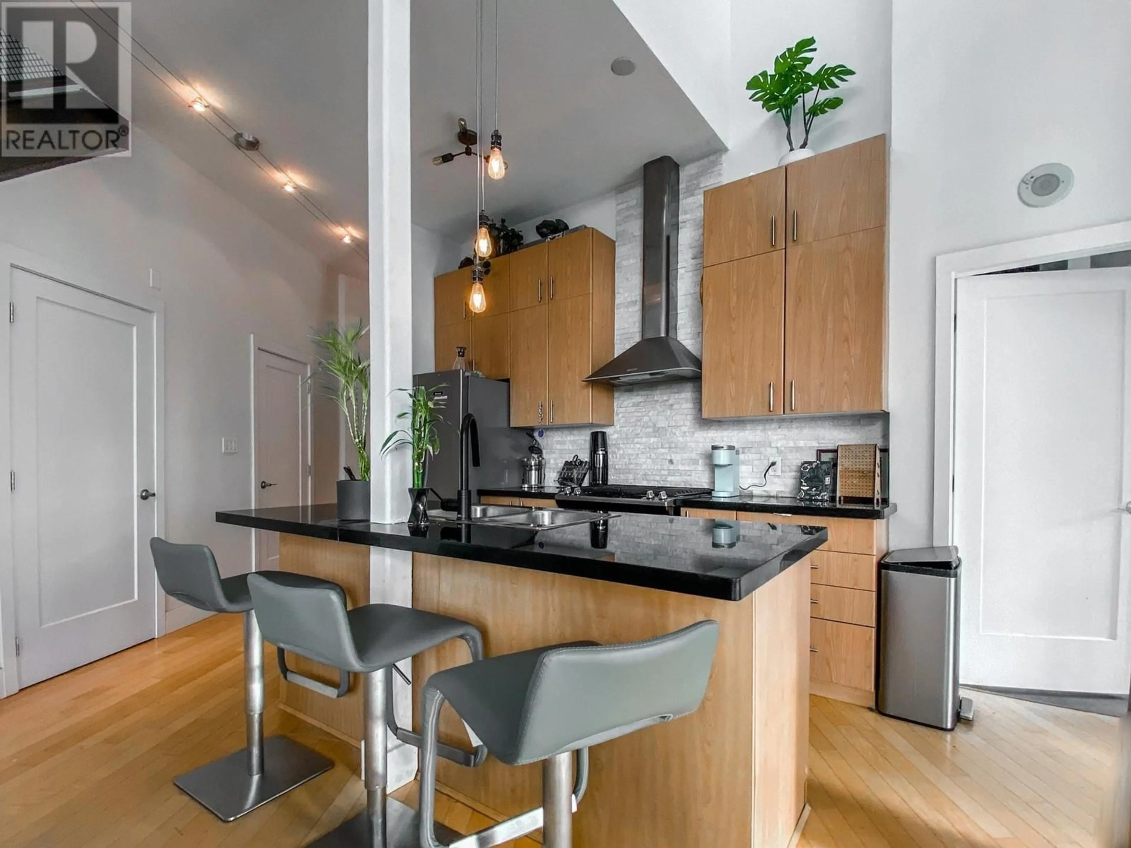 Contemporary kitchen for PH604 2635 PRINCE EDWARD STREET, Vancouver British Columbia V5T4V7