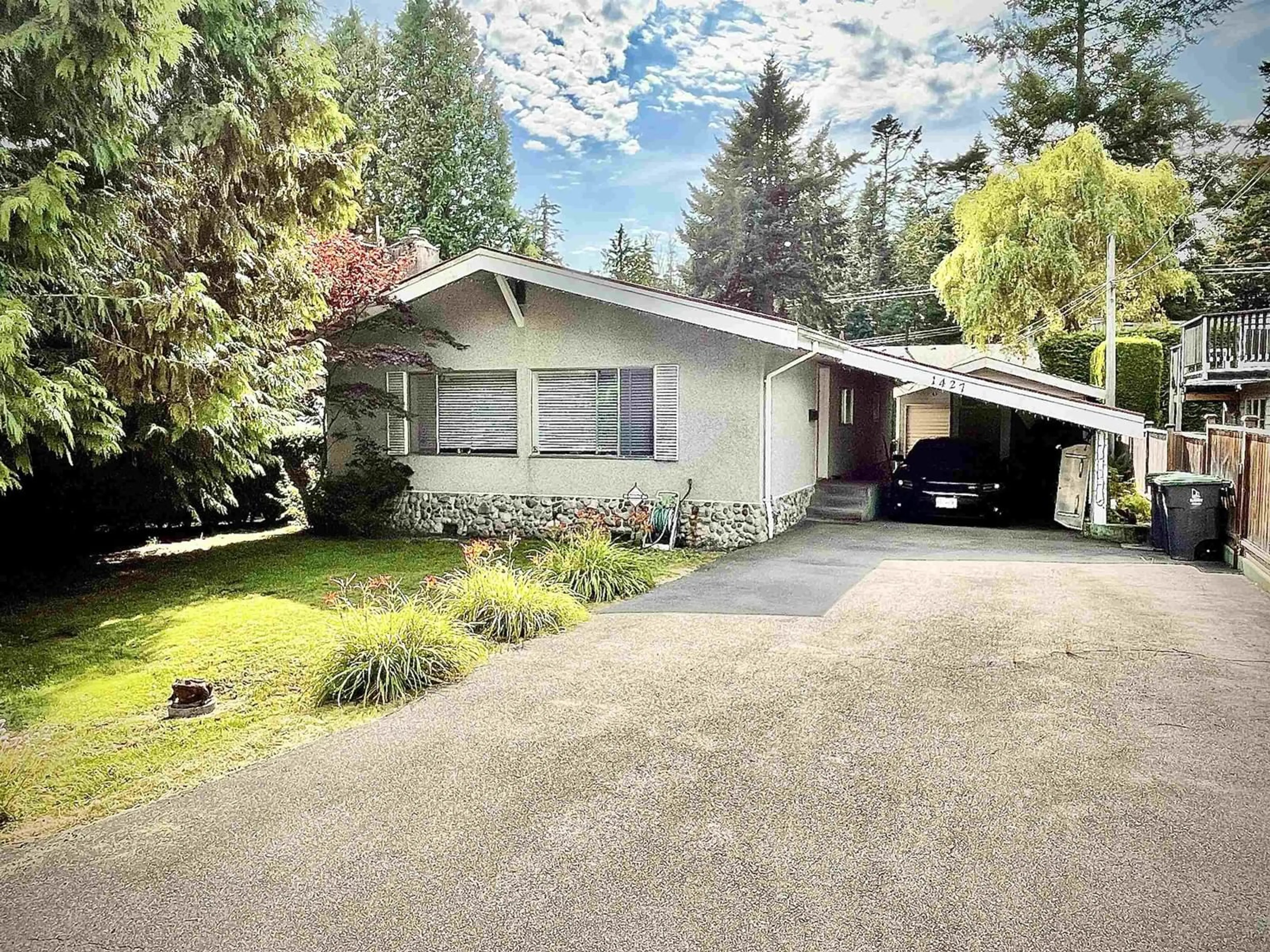 Frontside or backside of a home for 1427 128A STREET, Surrey British Columbia V4A3X3