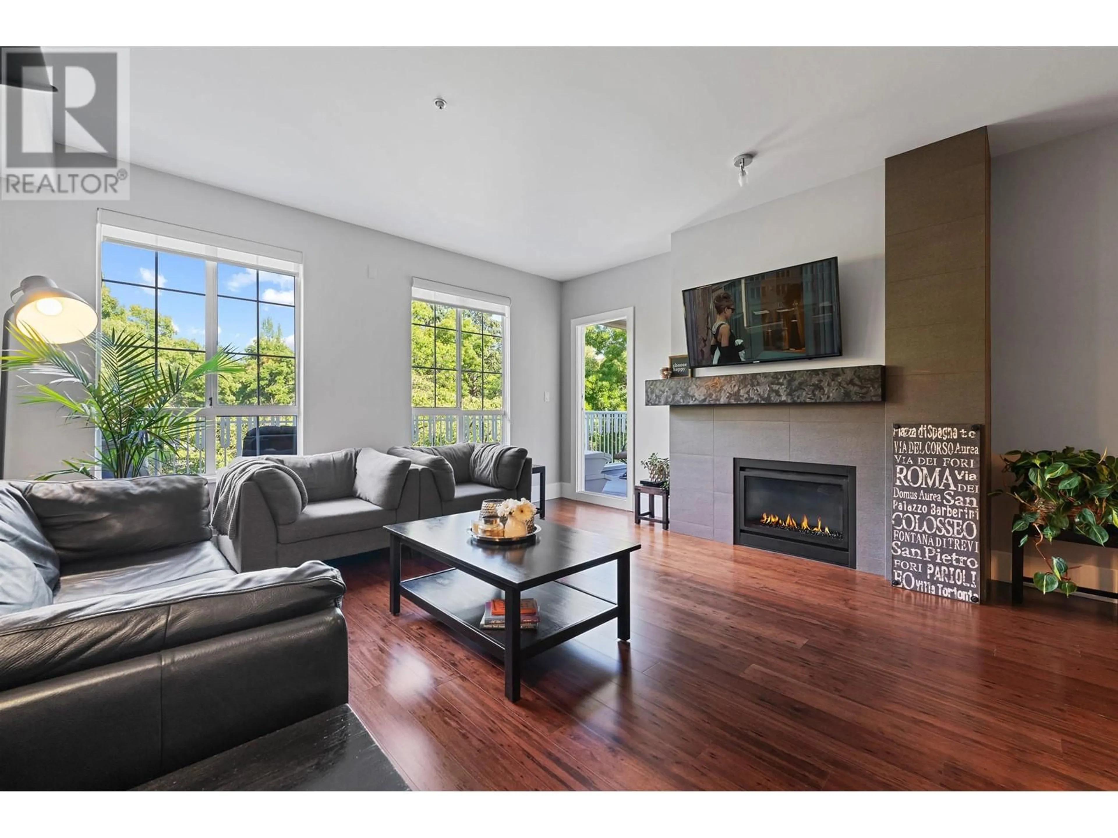 Living room for 331 5835 HAMPTON PLACE, Vancouver British Columbia V6T2G2