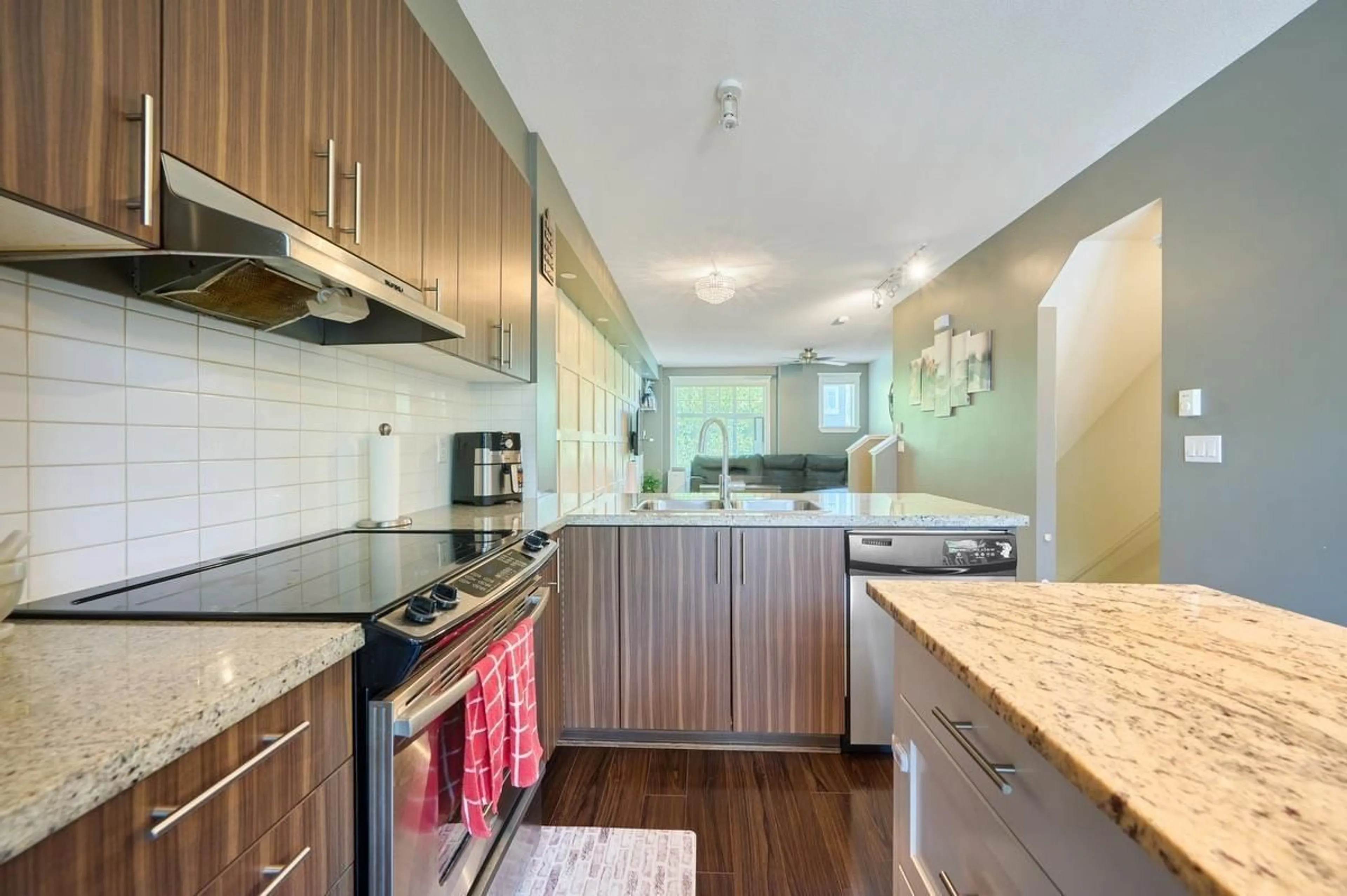Standard kitchen, unknown for 56 - 31098 WESTRIDGE, Abbotsford British Columbia V2T0C2