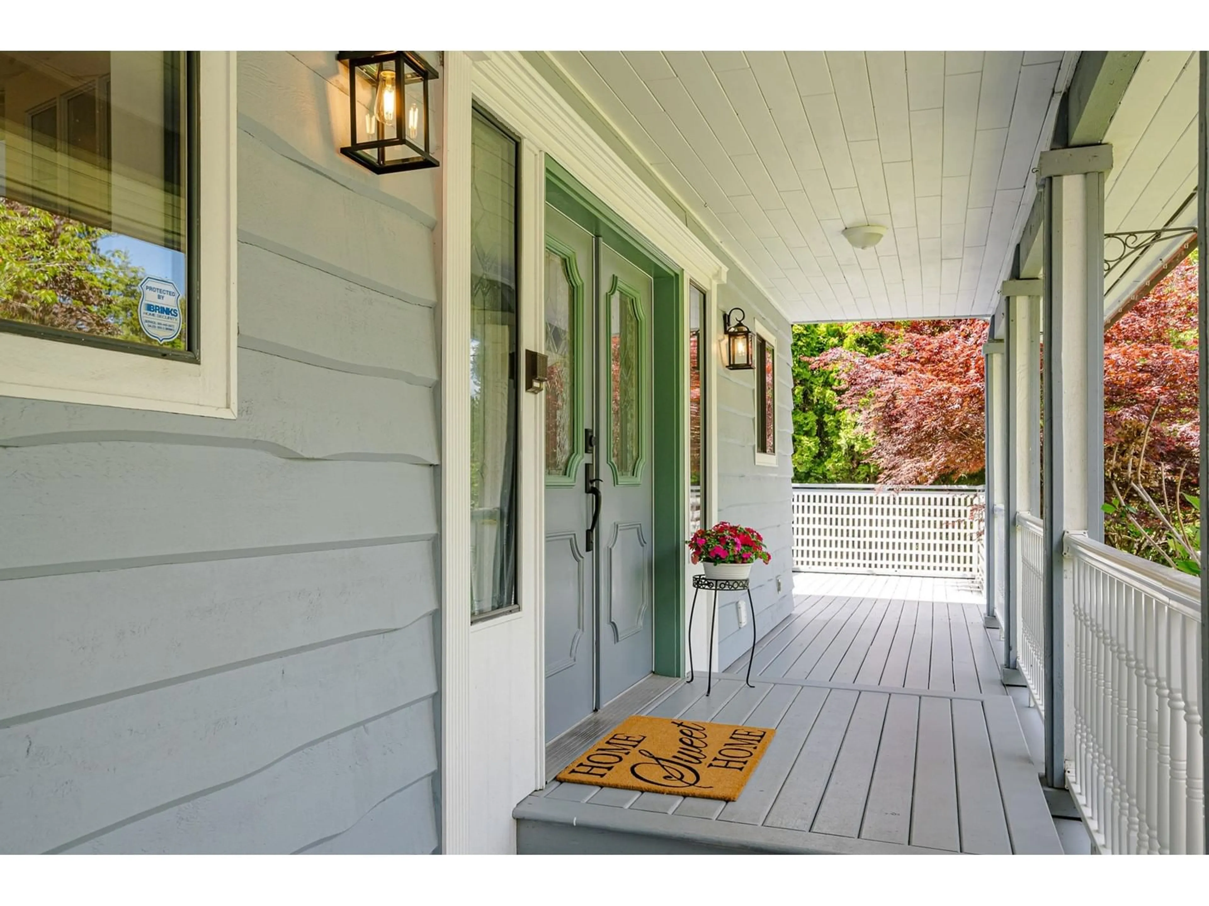 Indoor entryway for 2181 129TH STREET, Surrey British Columbia V4A7L6