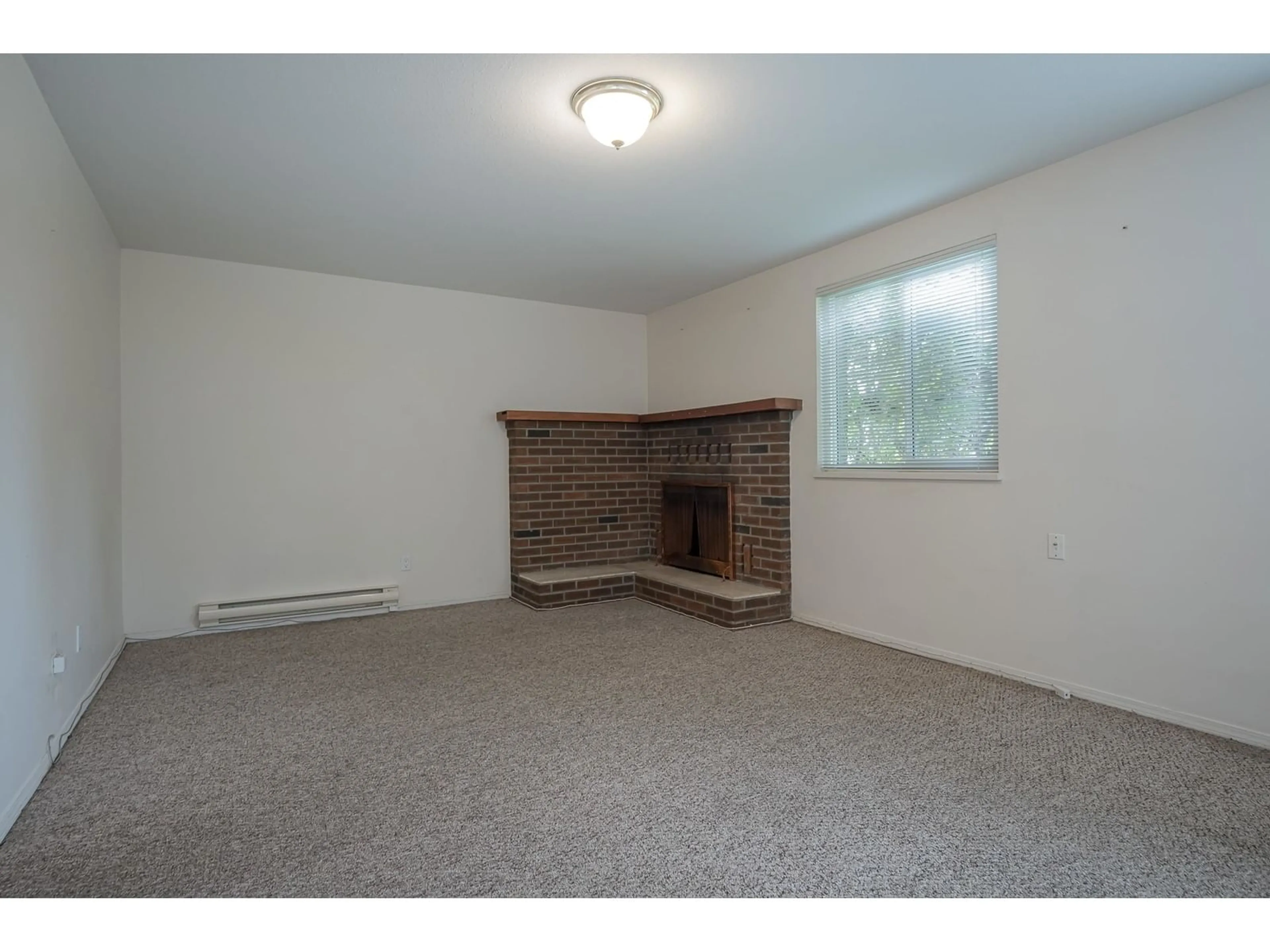 A pic of a room, carpet floors for 1713 156TH STREET, Surrey British Columbia V4A1V1