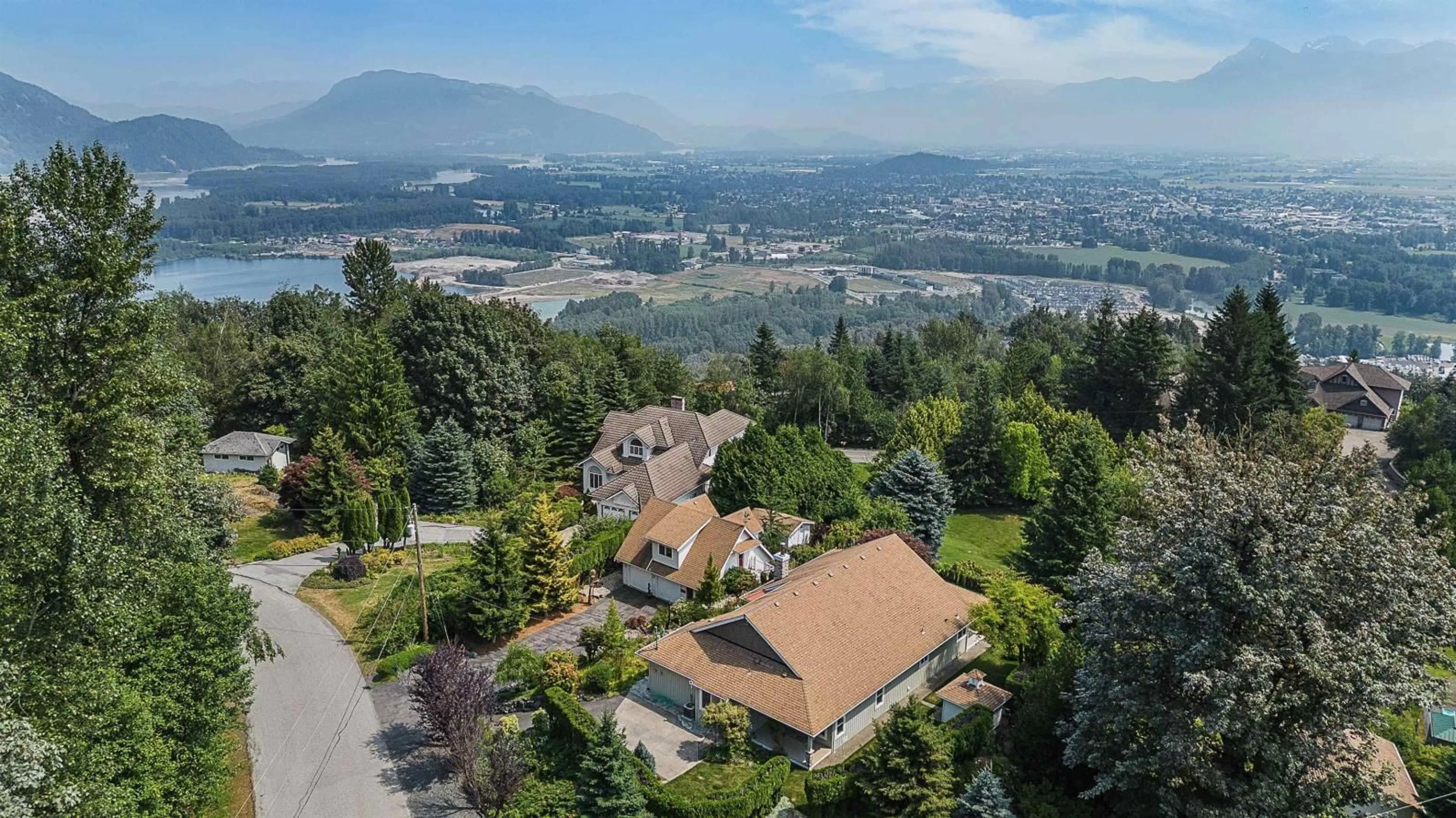 Outside view for 8480 HUCKLEBERRY PLACE, Chilliwack British Columbia V2R4A3