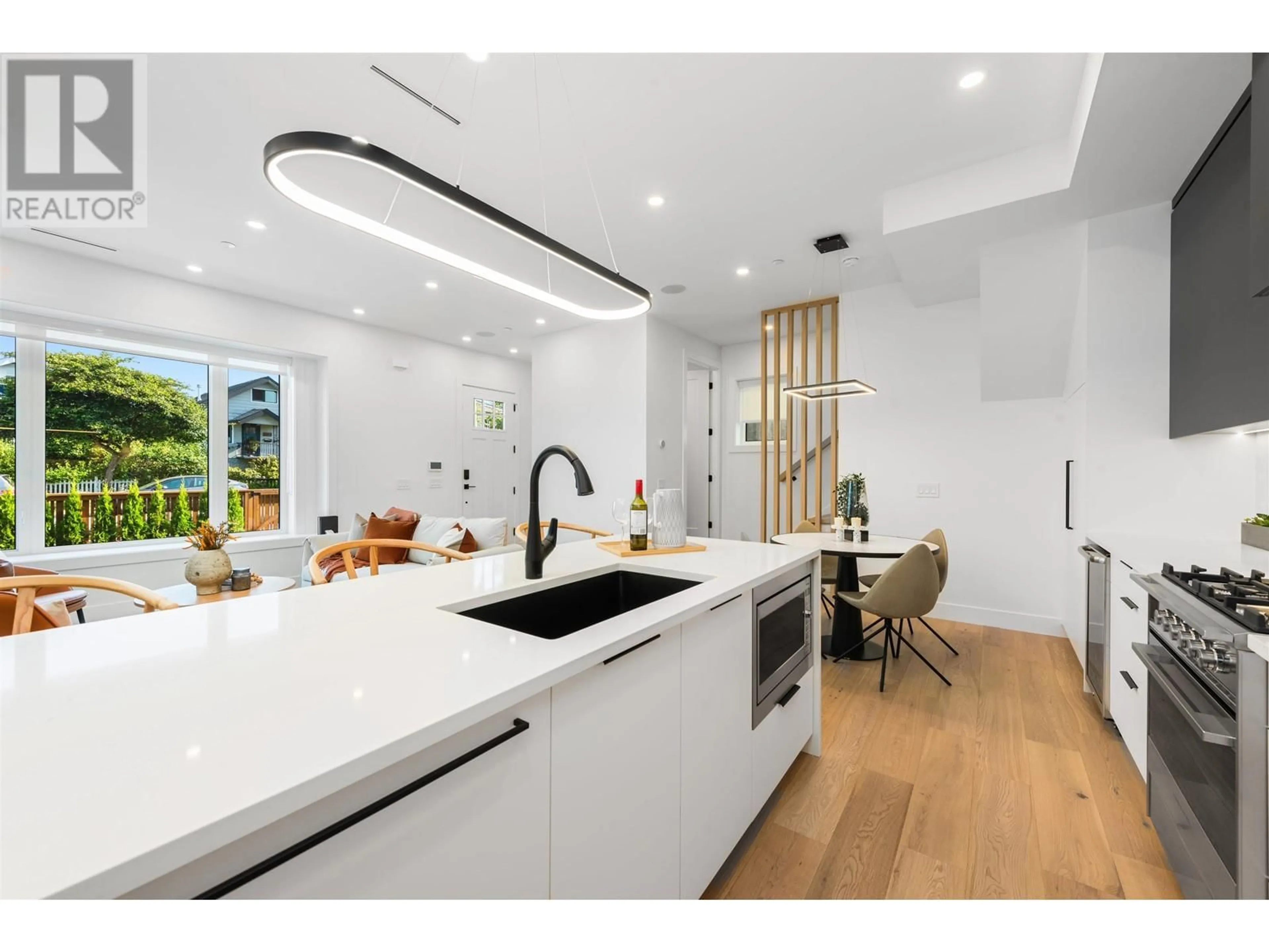 Contemporary kitchen for 1 2680 TRIUMPH STREET, Vancouver British Columbia V5K1S9