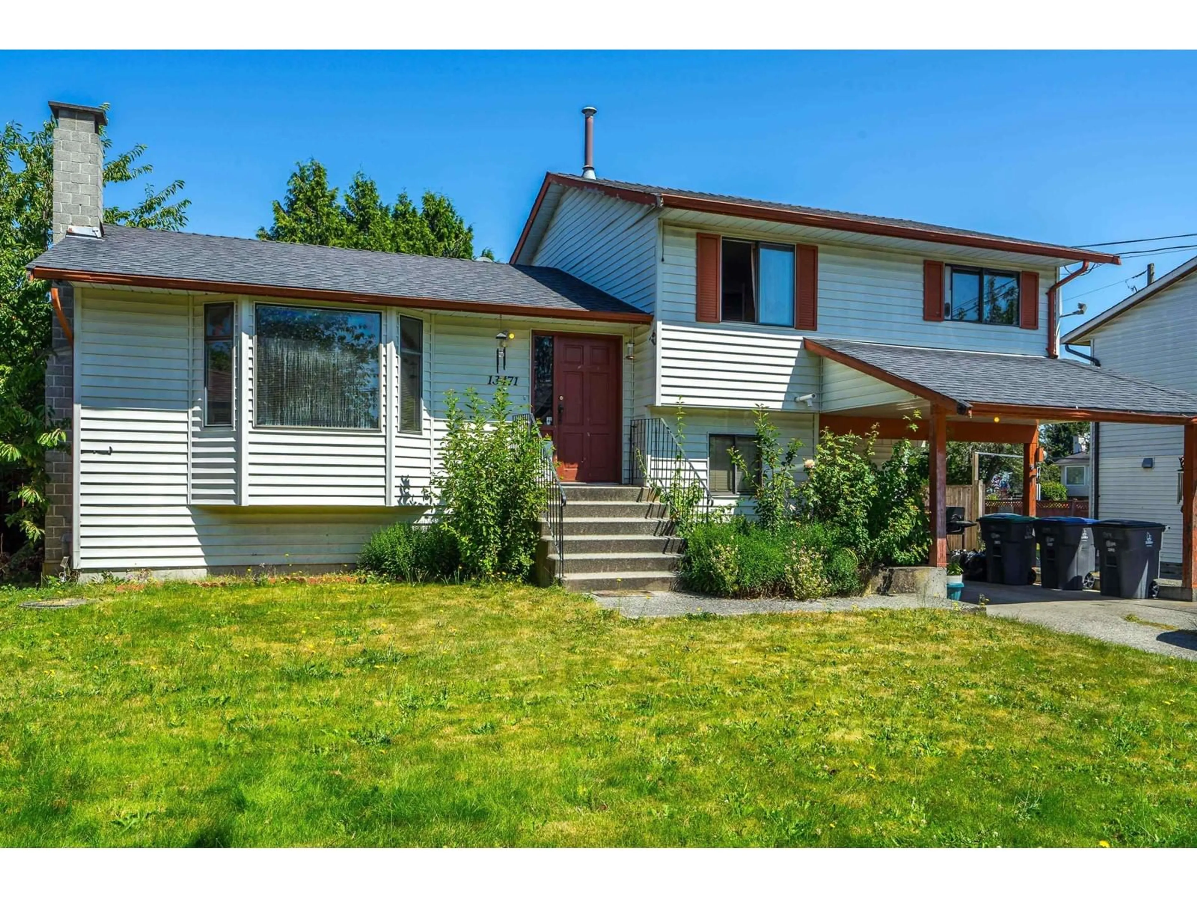 Home with vinyl exterior material, street for 13471 67, Surrey British Columbia V3W8J8