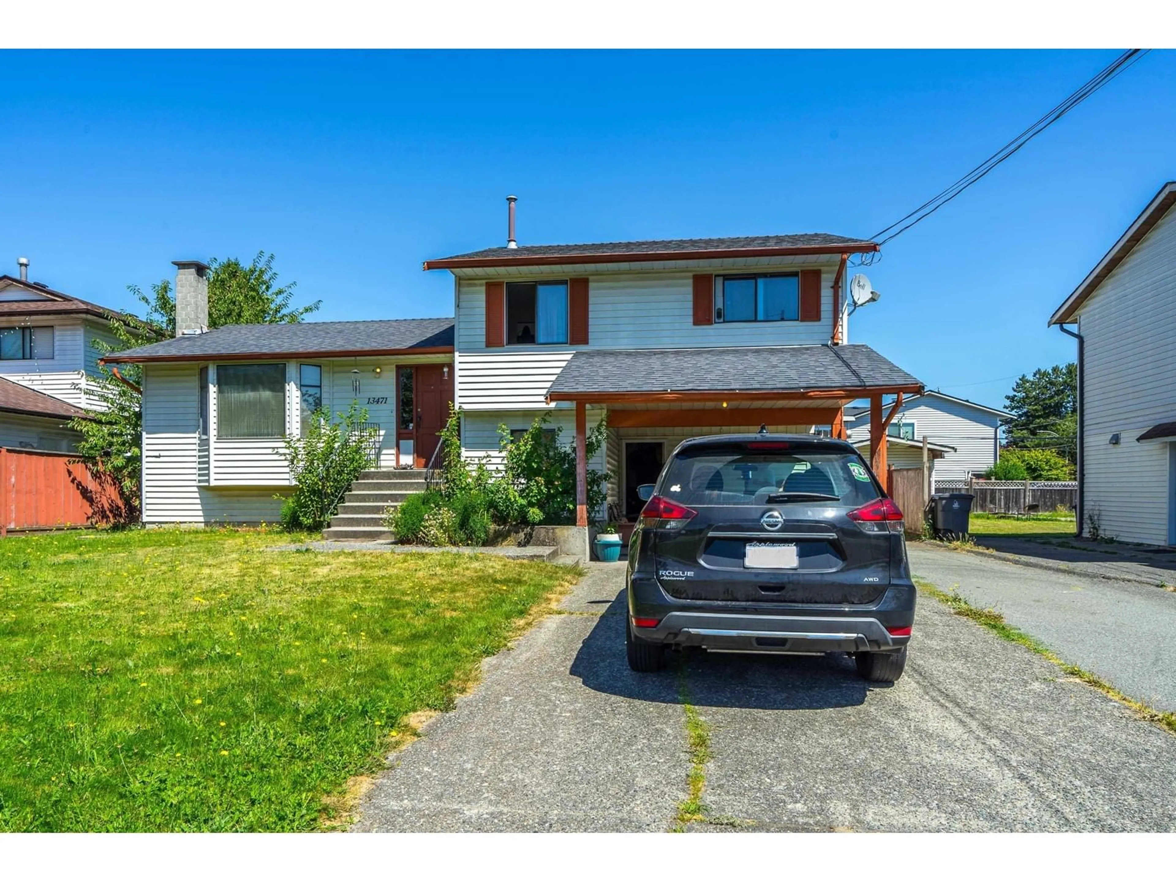 A pic from outside/outdoor area/front of a property/back of a property/a pic from drone, street for 13471 67, Surrey British Columbia V3W8J8