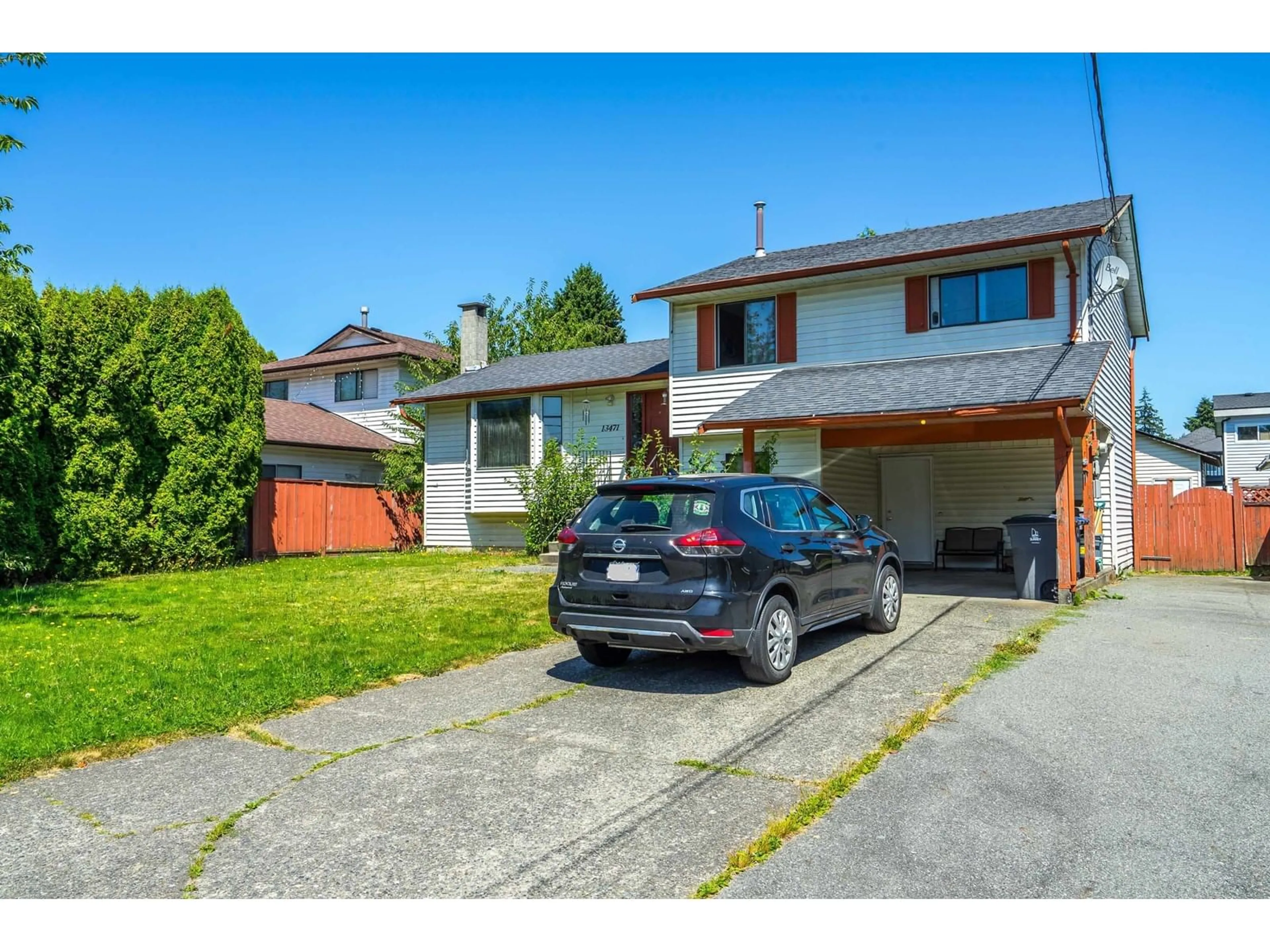 A pic from outside/outdoor area/front of a property/back of a property/a pic from drone, street for 13471 67, Surrey British Columbia V3W8J8