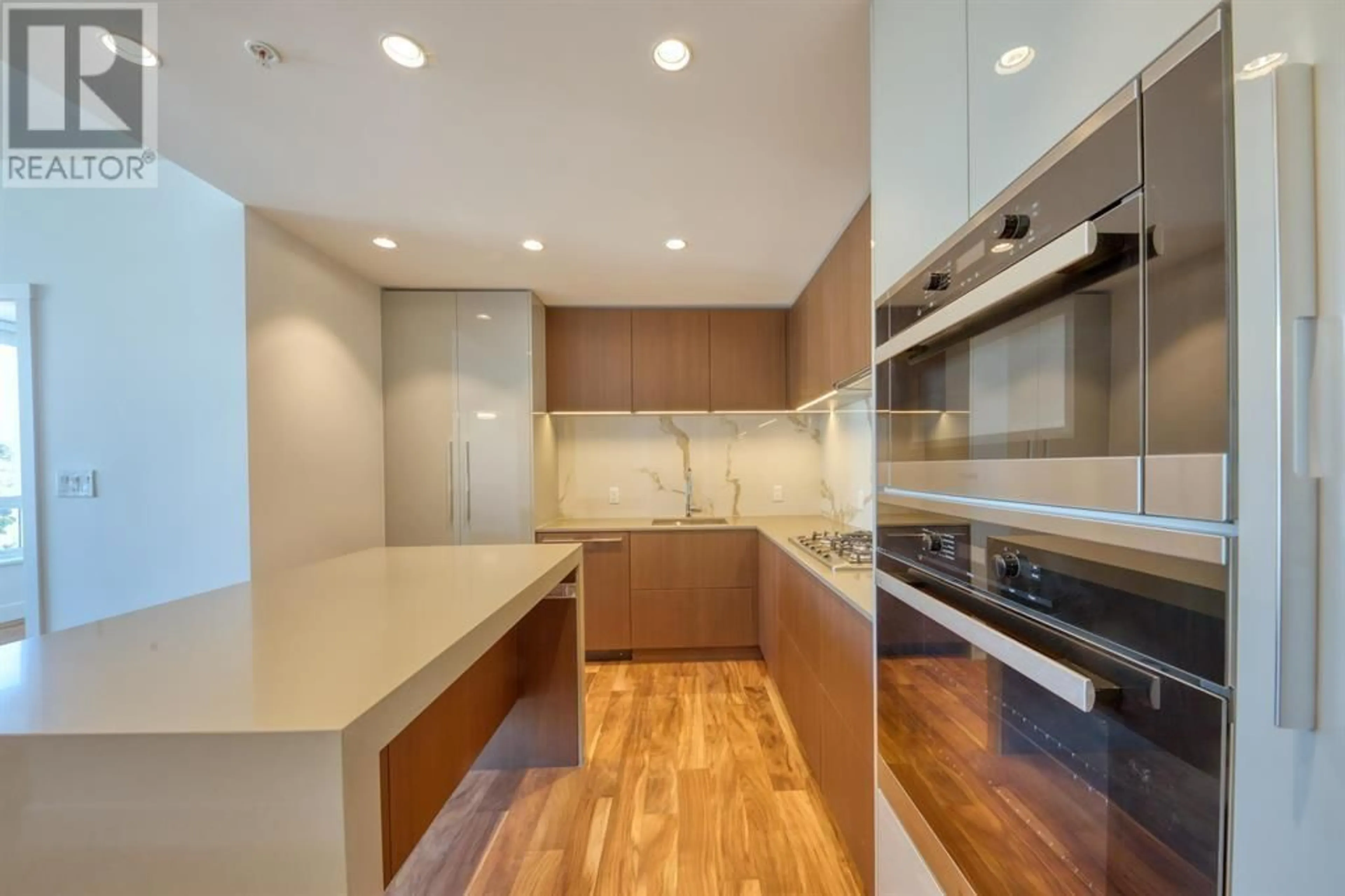 Contemporary kitchen for 1008 1632 LIONS GATE LANE, North Vancouver British Columbia V7P0E2