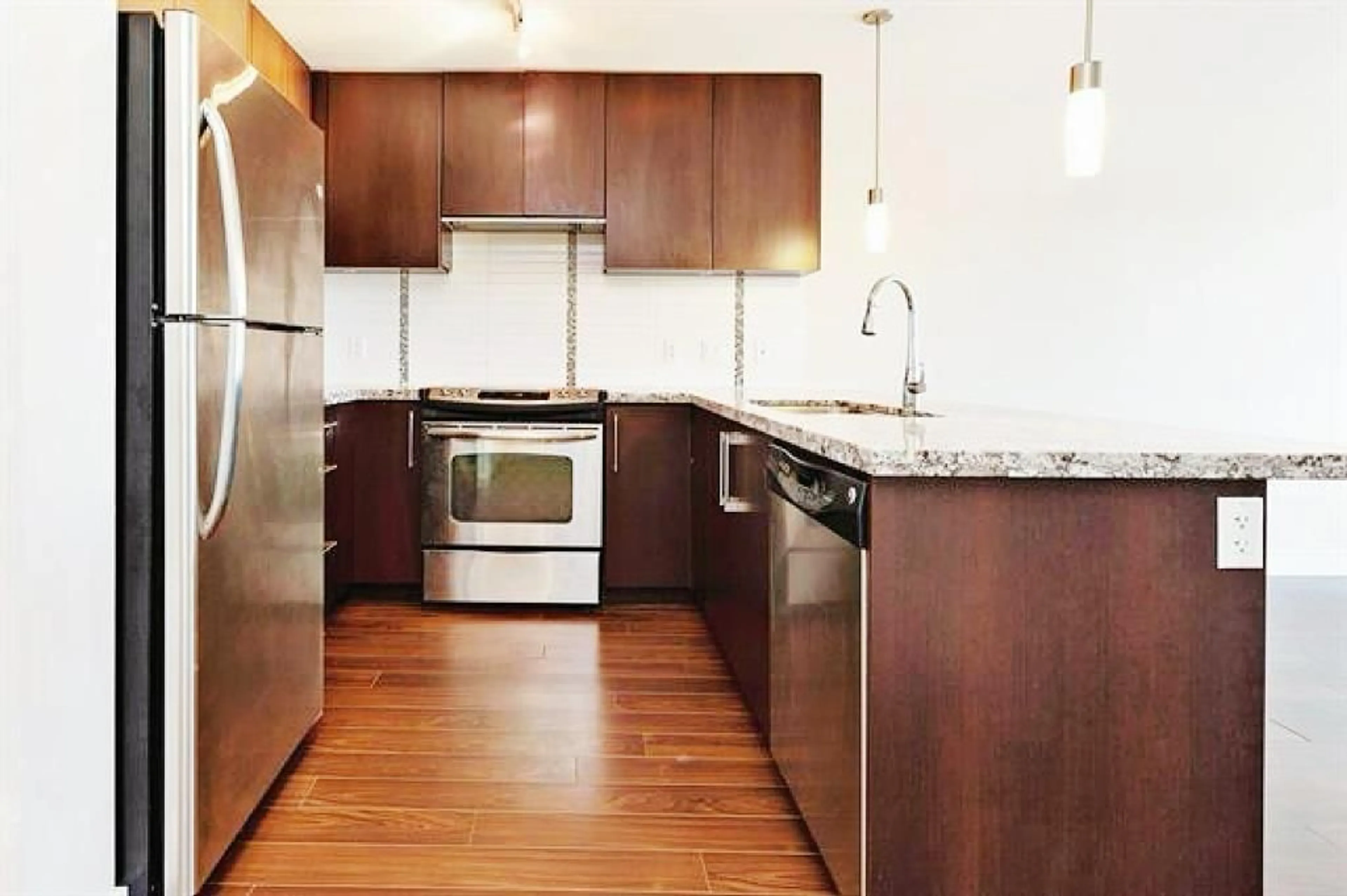 Standard kitchen, wood/laminate floor for 309 - 15775 CROYDON, Surrey British Columbia V3Z2L6