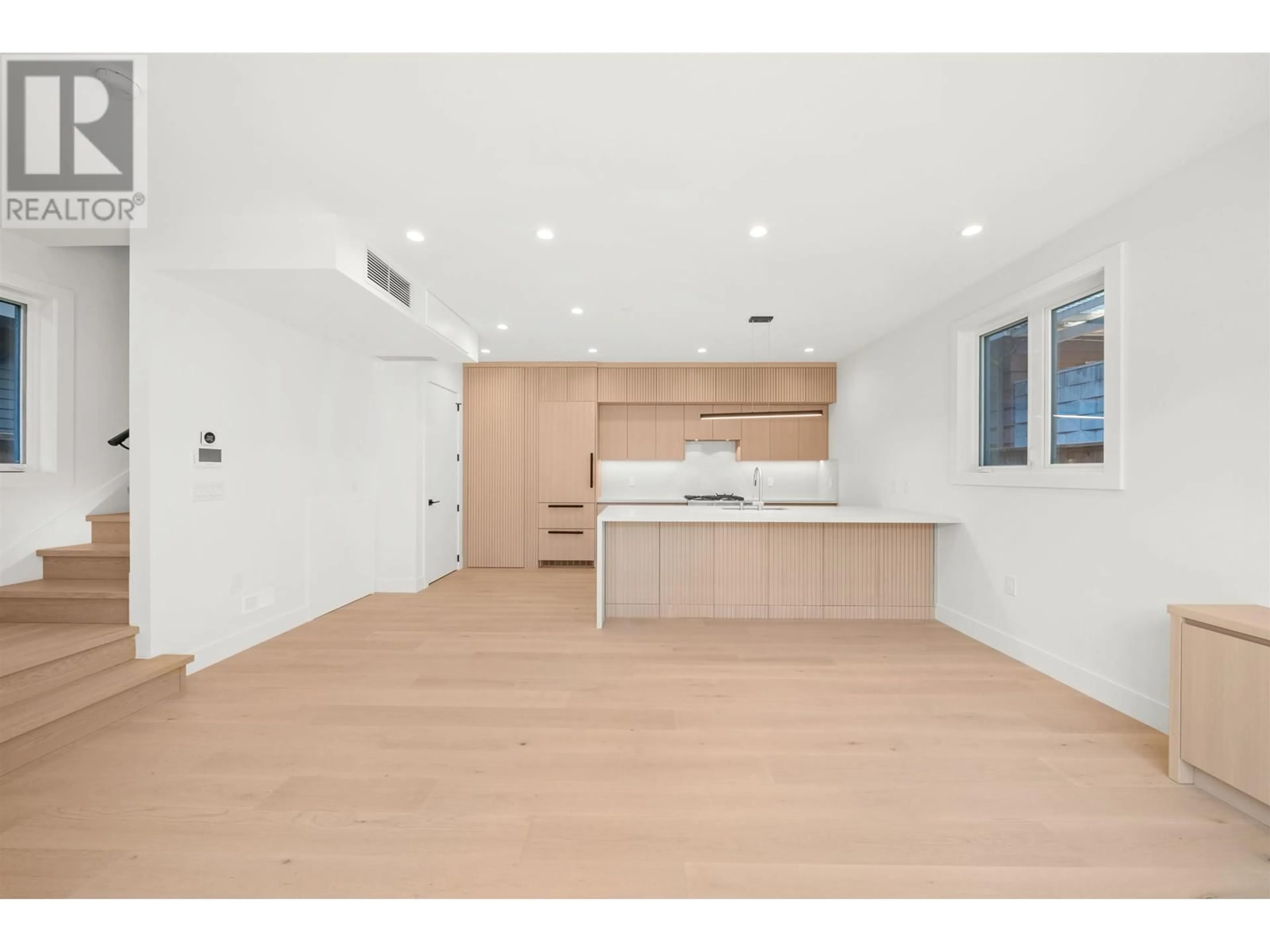 Other indoor space, wood floors for 2 760 W 48 AVENUE, Vancouver British Columbia V5Z2R9