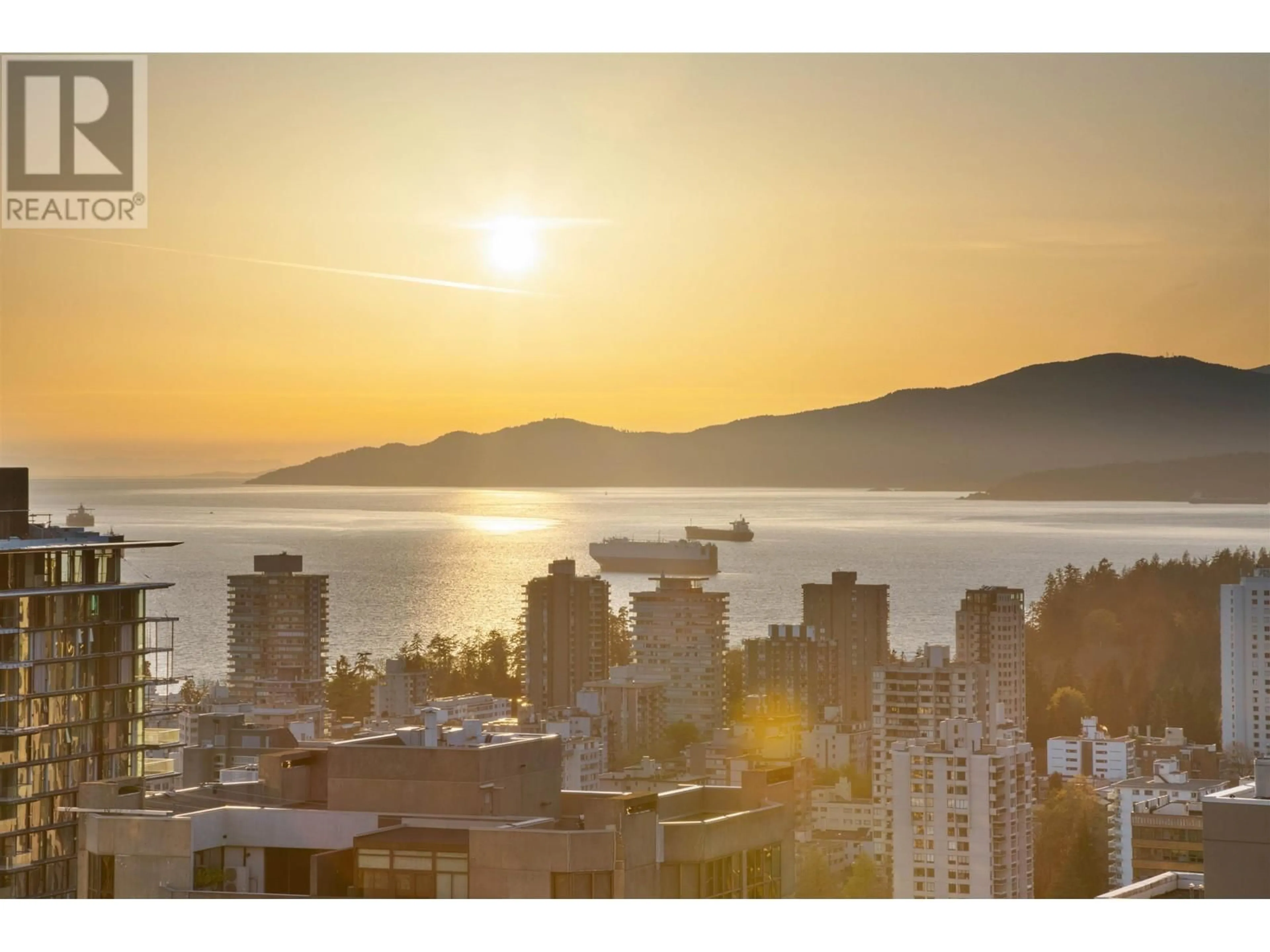 A pic from exterior of the house or condo, the view of city buildings for PH5 1288 W GEORGIA STREET, Vancouver British Columbia V6E4R3