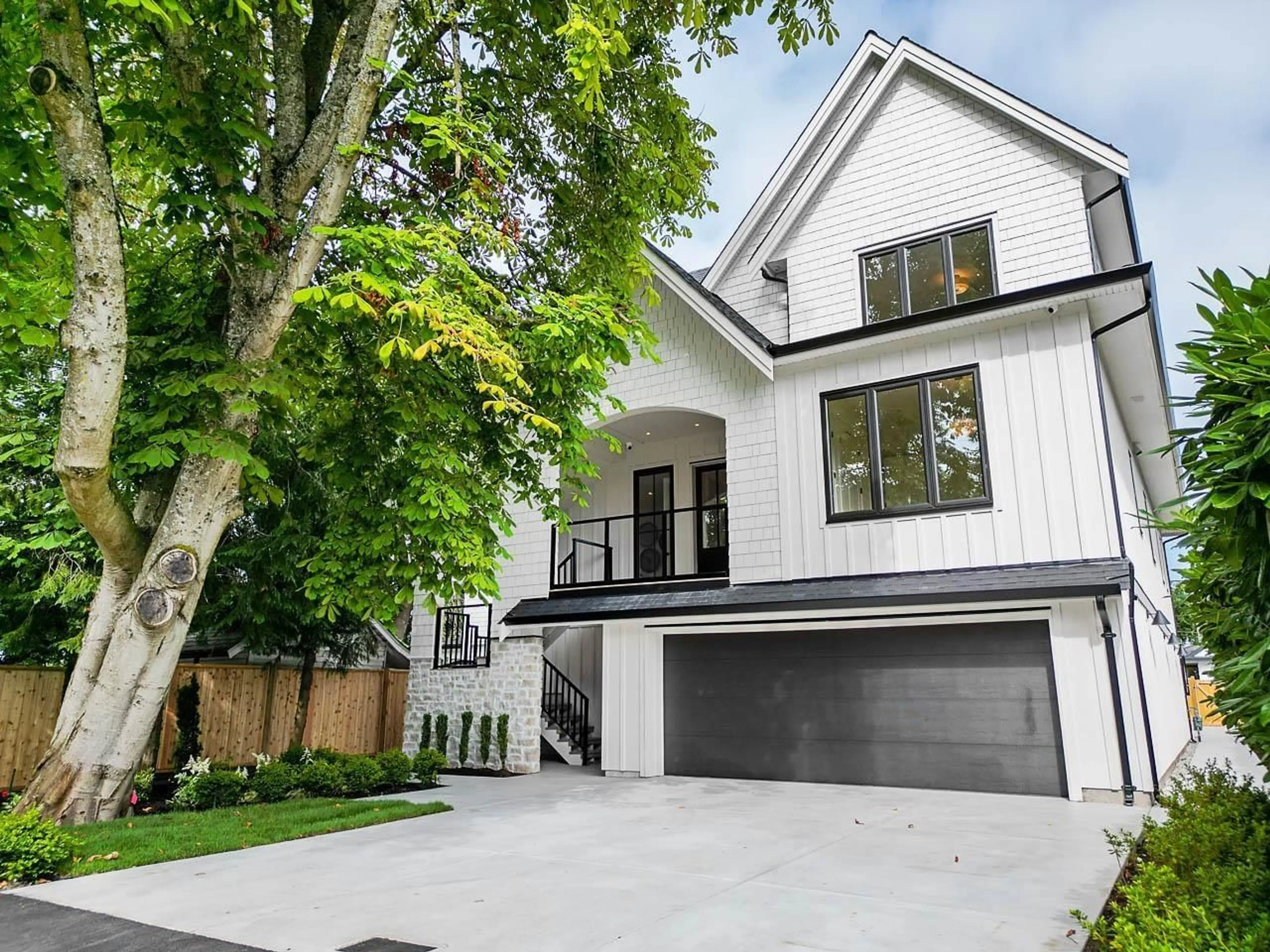 Frontside or backside of a home for 2963 MCBRIDE AVENUE, Surrey British Columbia V4A3G5