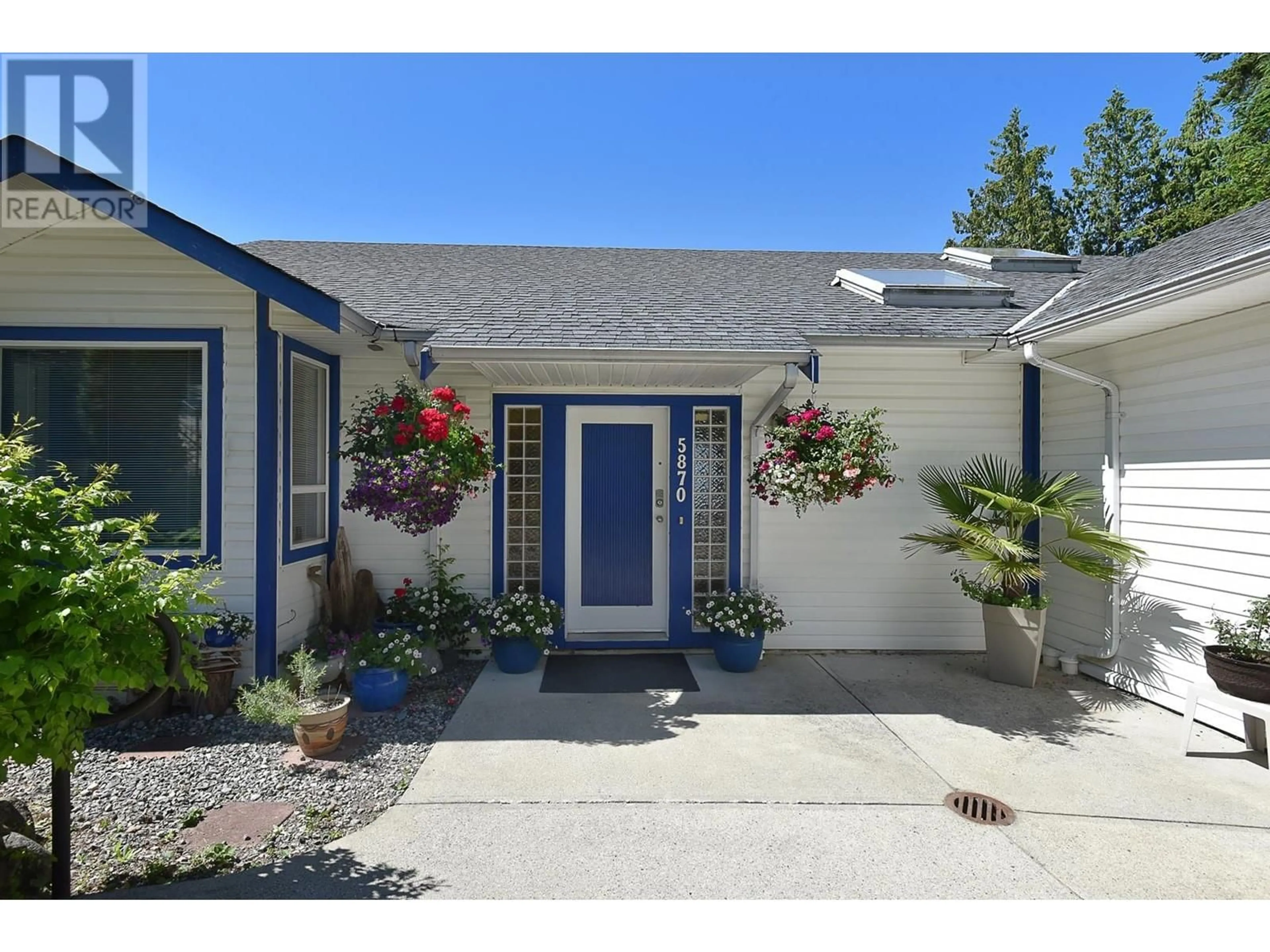 Indoor entryway for 5870 SKOOKUMCHUK ROAD, Sechelt British Columbia V7Z0P3