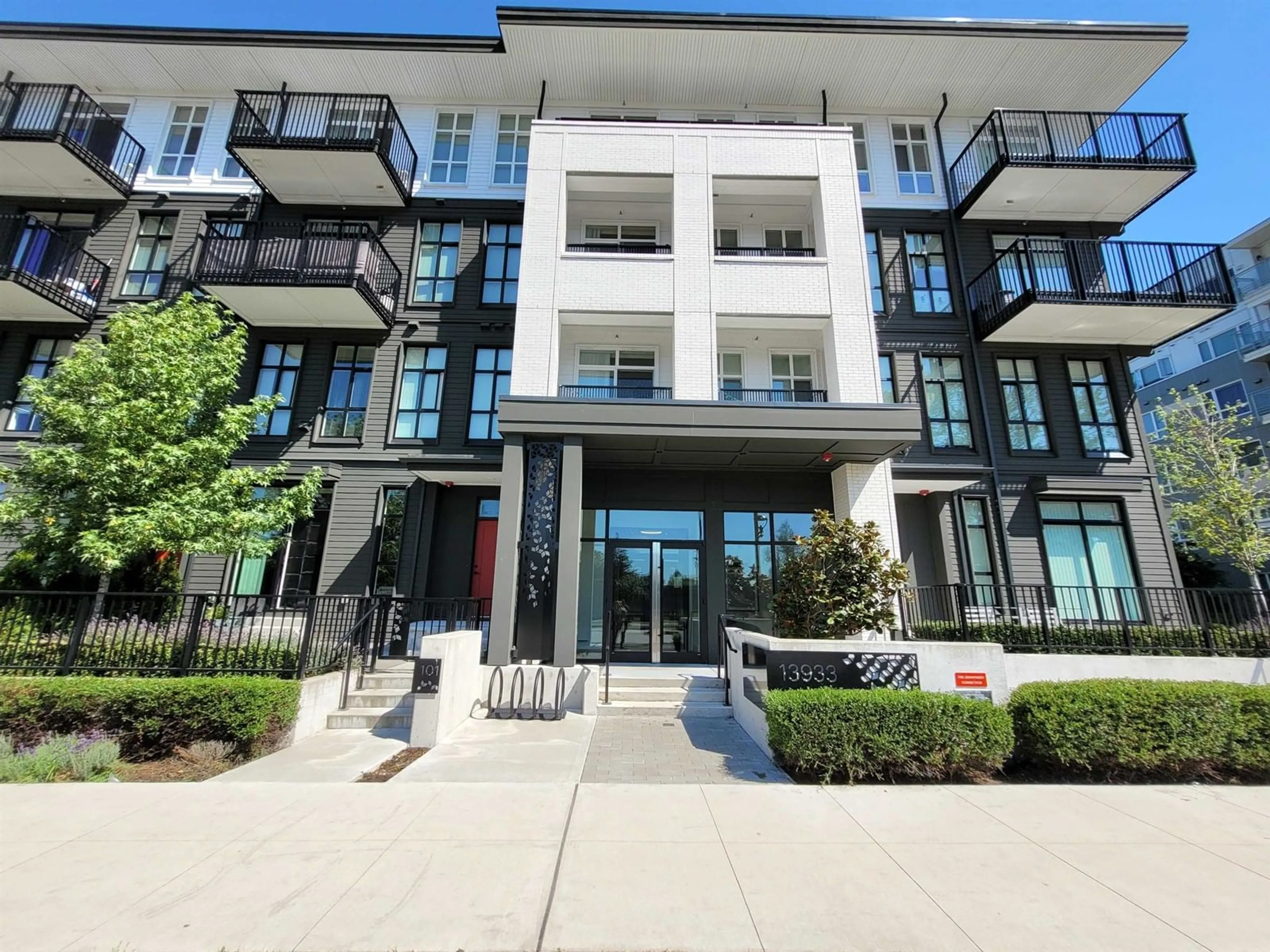 A pic from exterior of the house or condo for 206 13933 105 BOULEVARD, Surrey British Columbia V3T0R6